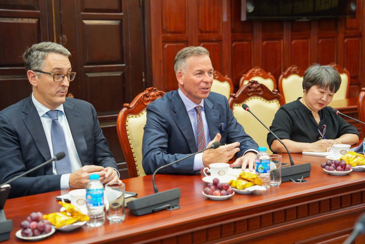 Ông Stephen Karpin, Chủ tịch Visa châu Á - Thái Bình Dương tại buổi làm việc