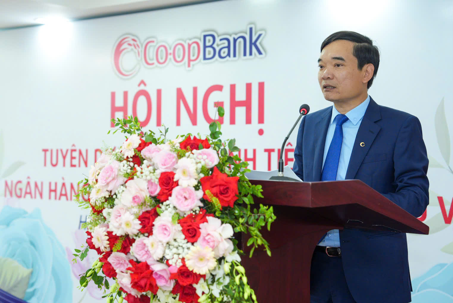 Đồng chí Nguyễn Văn Giang - Phó Tổng giám đốc thường trực Co-opBank trình bày báo cáo tại Hội nghị