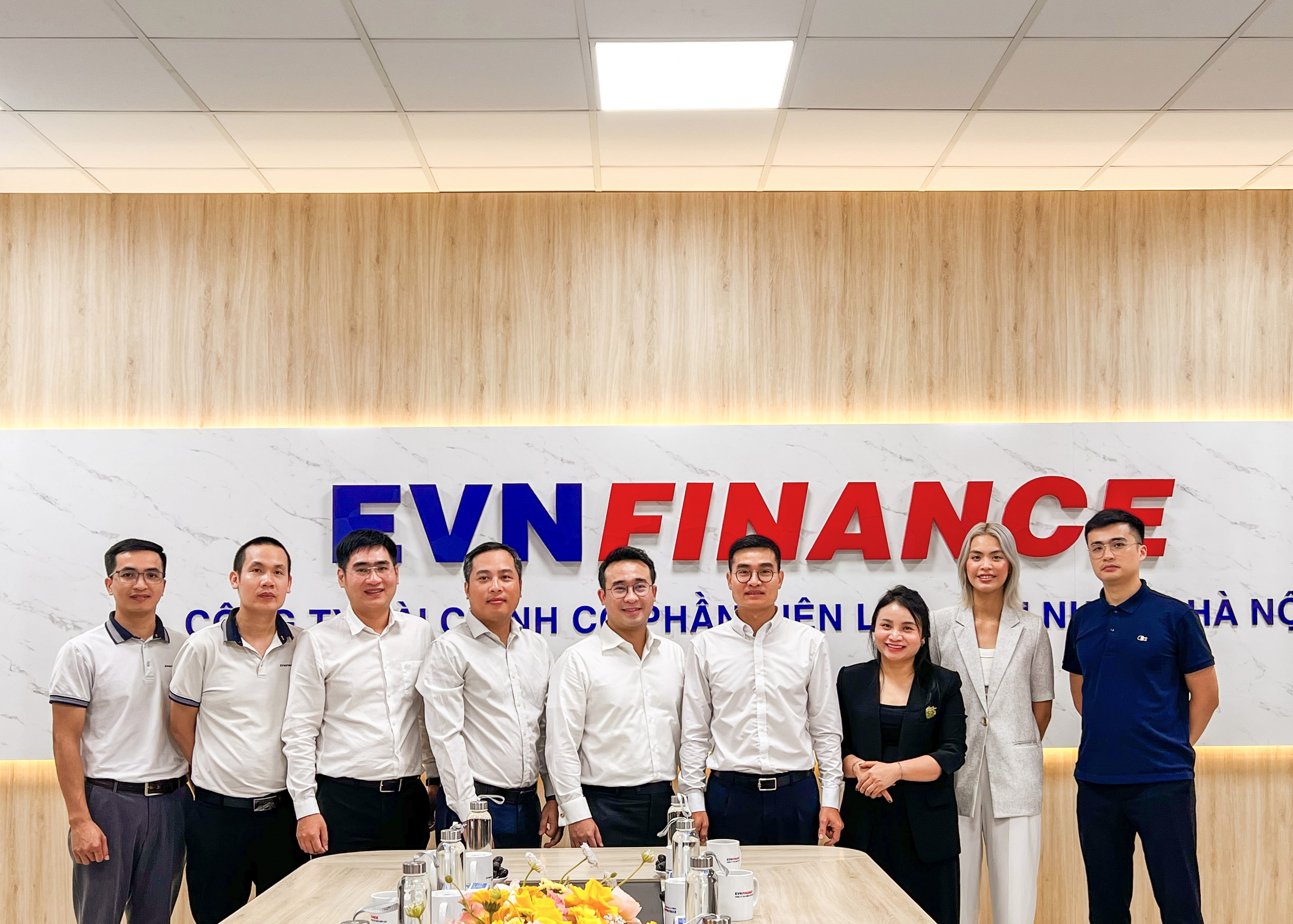 Lễ ký kết đánh dấu cột mốc hợp tác chiến lược giữa EVNFinance và Gimo.