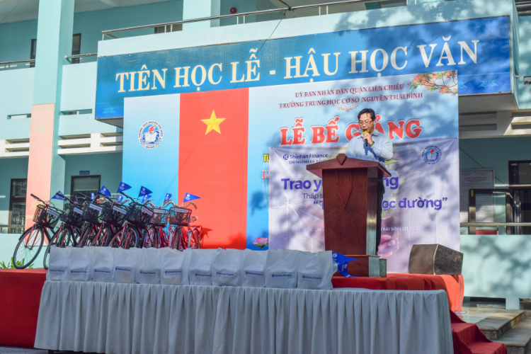 Shinhan Finance đồng hành cùng ước mơ đến trường của học sinh nghèo hiếu học tại Đà Nẵng