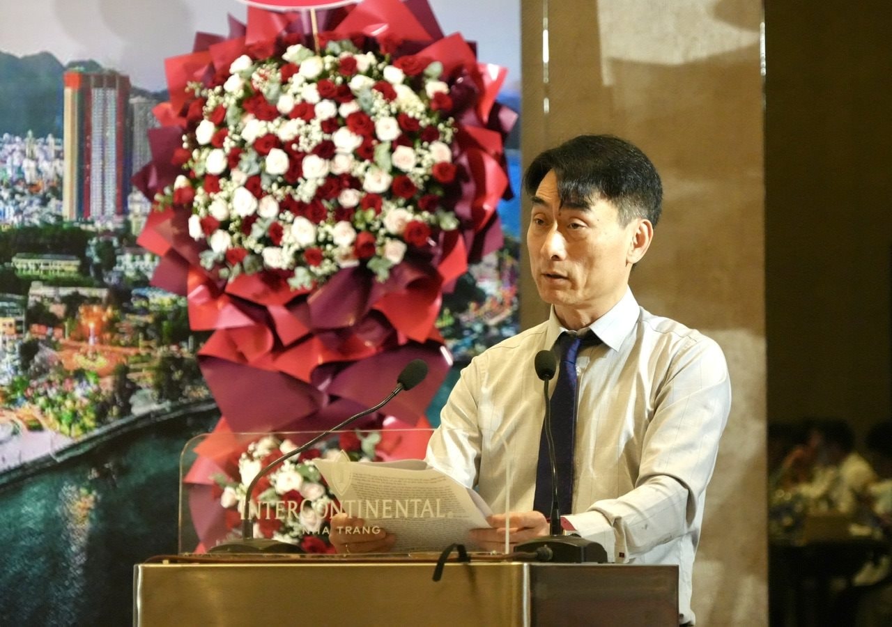 Ông Nguyễn Thành Long, Chủ nhiệm CLB Pháp chế Ngân hàng báo cáo tại hội nghị