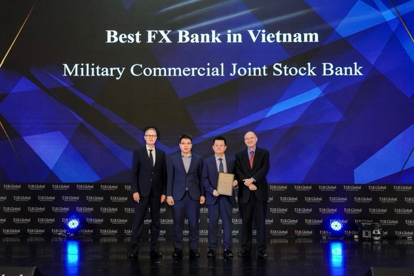 MB được vinh danh "Ngân hàng giao dịch ngoại hối tốt nhất Việt Nam" tại lễ trao giải Transaction Banking Awards 2025. Ảnh: MB