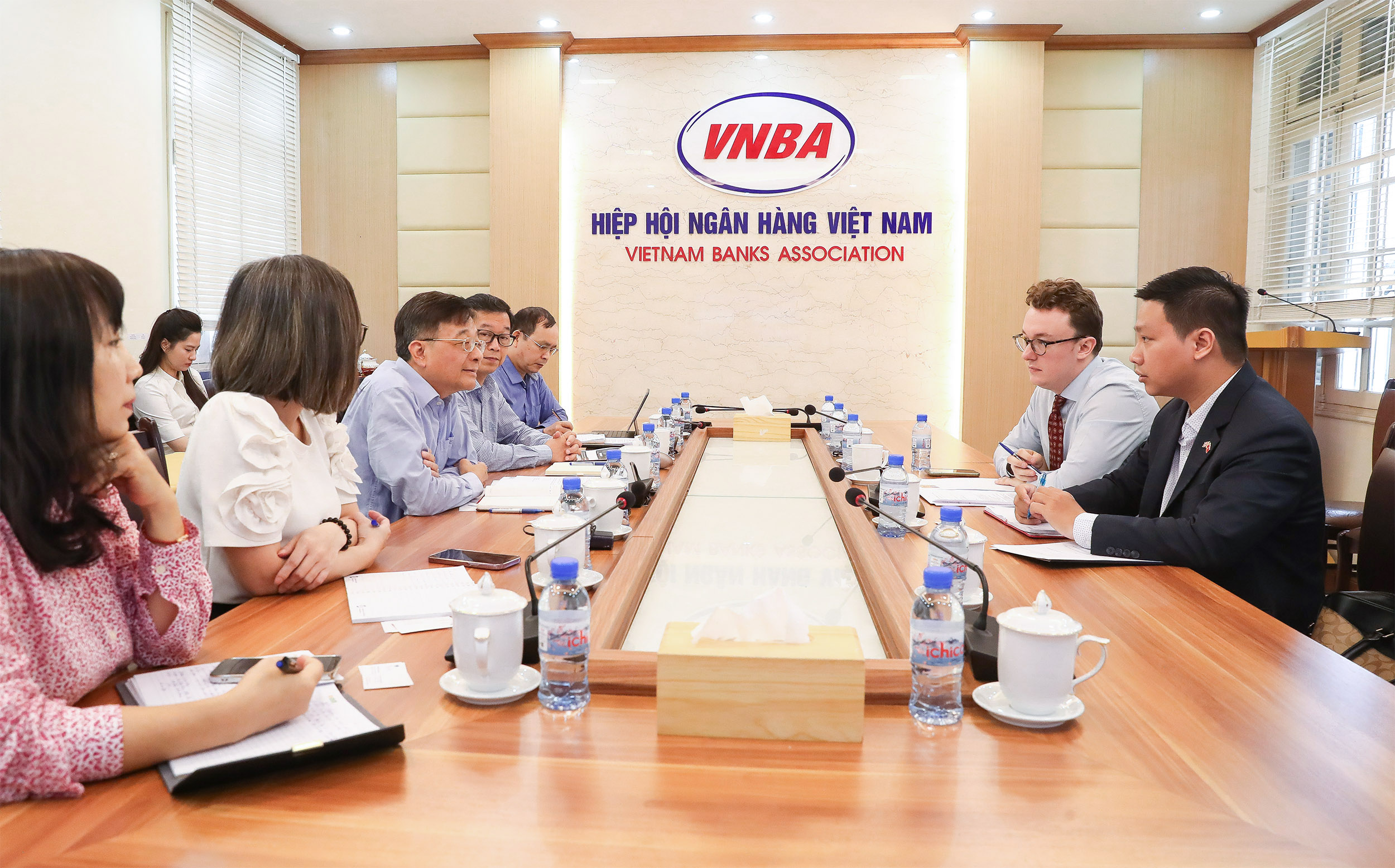 Quang cảnh buổi làm việc