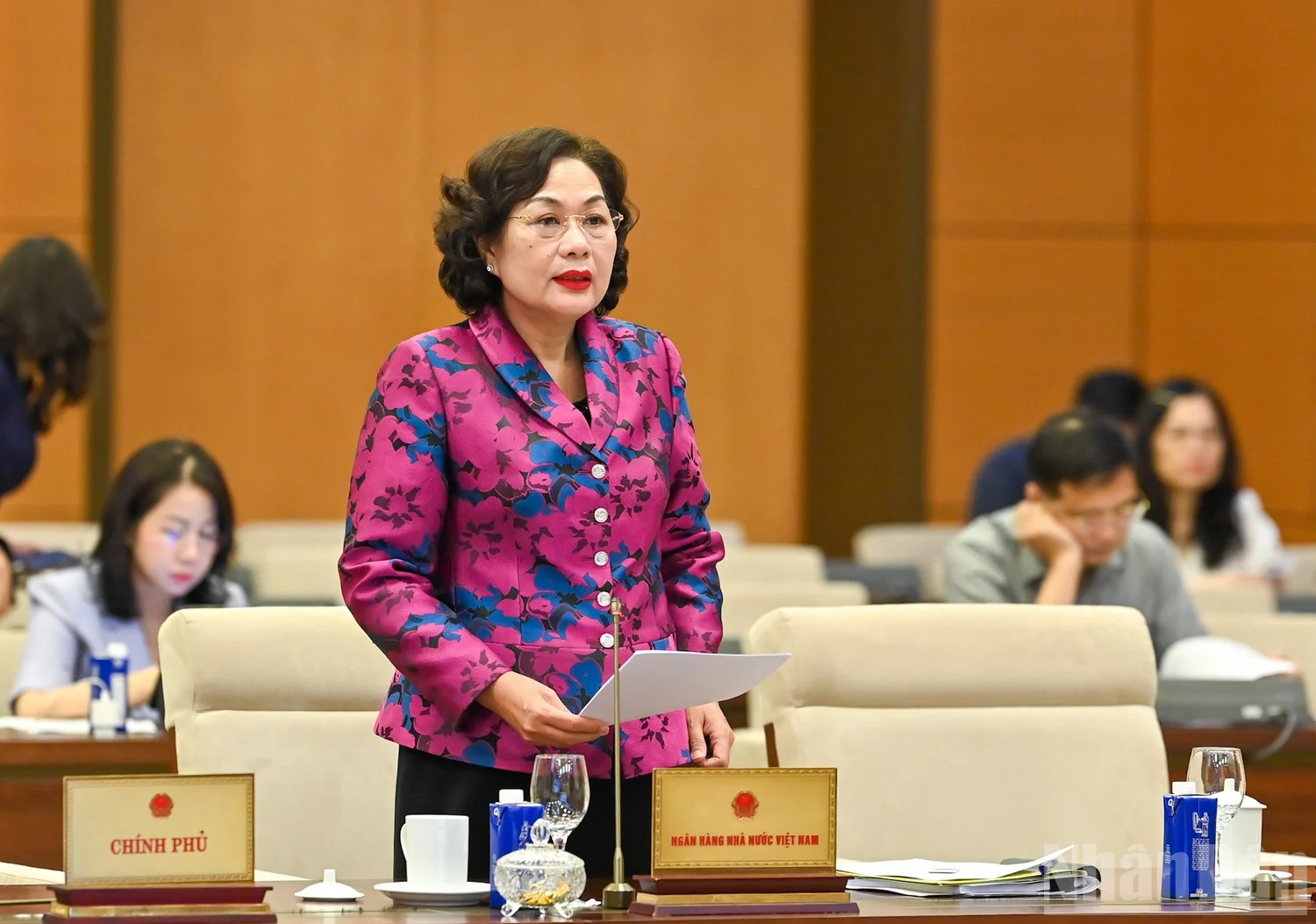 Thống đốc Nguyễn Thị Hồng trình bày báo cáo tiếp thu, giải trình ý kiến của đại biểu Quốc hội về Luật Các tổ chức tín dụng (sửa đổi)