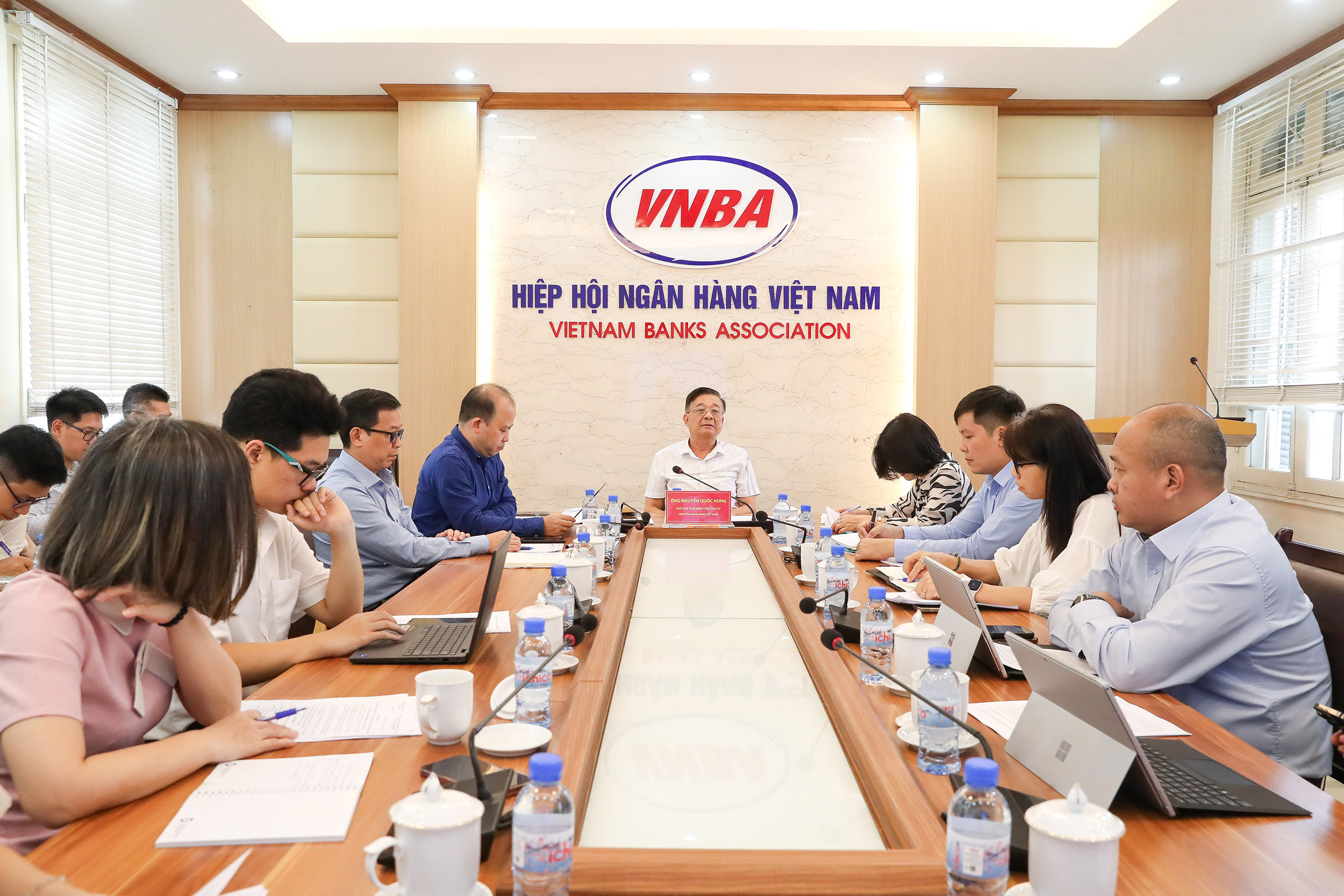 Quang cảnh cuộc họp