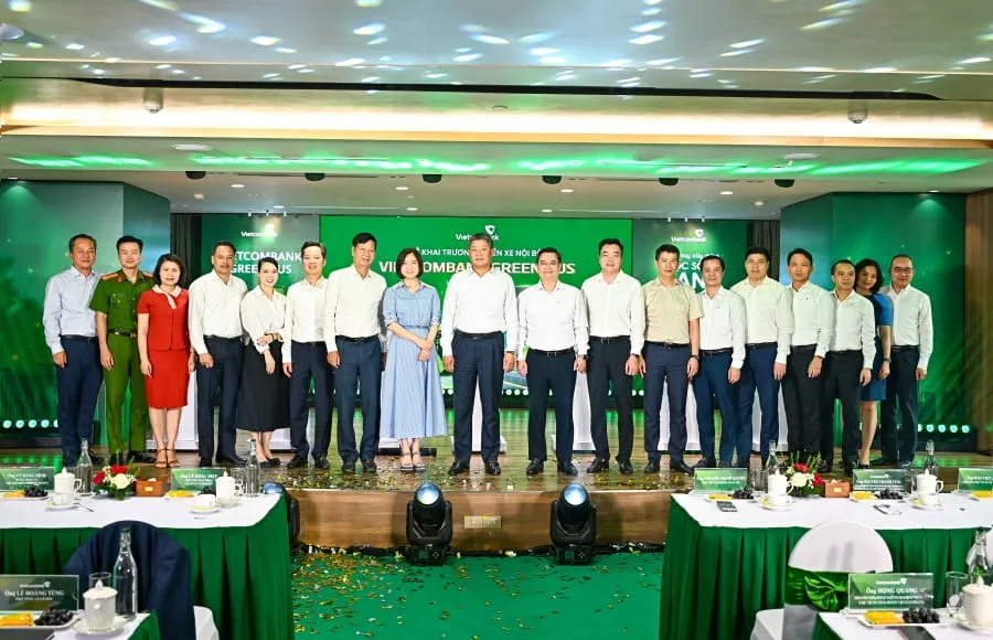 Các đại biểu chụp ảnh lưu niệm tại buổi lễ