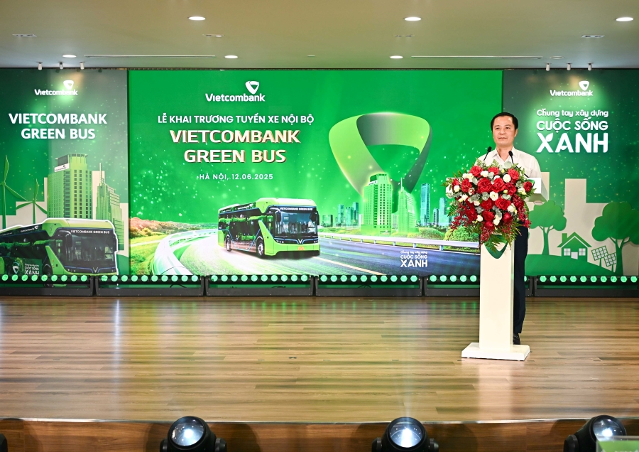 Ông Lê Hoàng Tùng - Phó Tổng giám đốc Vietcombank phát biểu tại buổi lễ