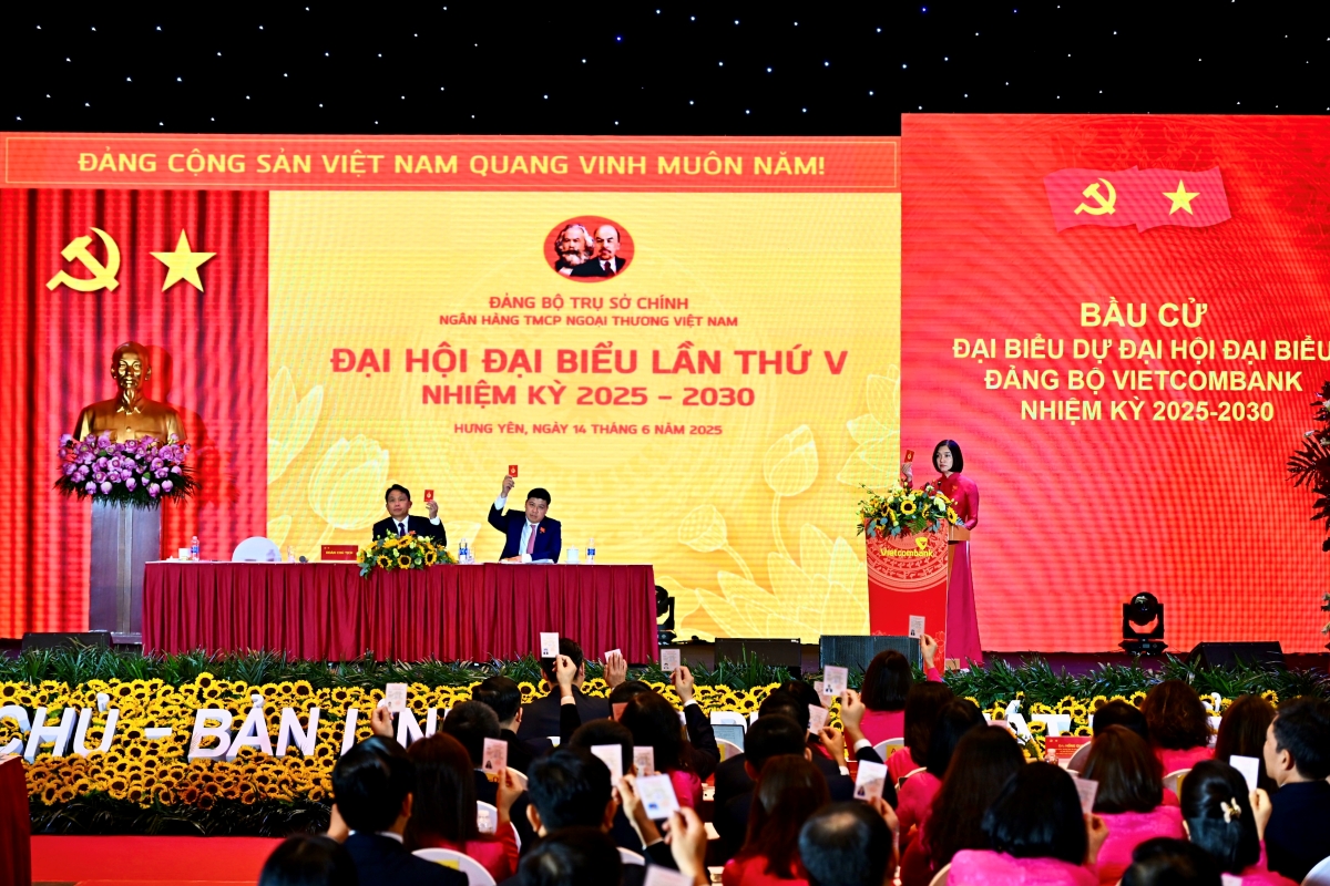Đại hội tiến hành bầu đoàn đại biểu chính thức đi dự Đại hội đại biểu Đảng bộ Vietcombank lần thứ V, nhiệm kỳ 2025-2030