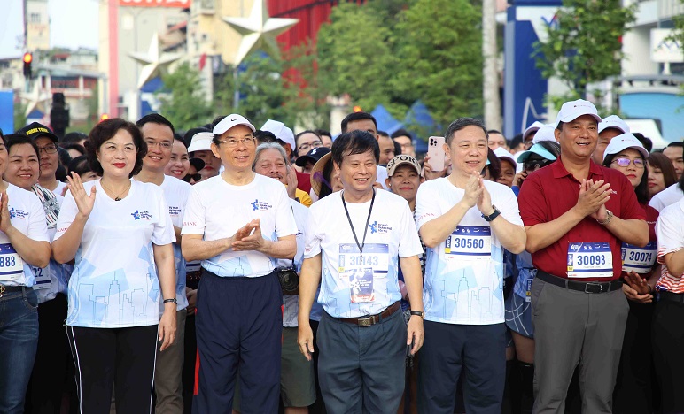 Ông Nguyễn Văn Nên - Bí thư Thành ủy TP. Hồ Chí Minh, Thống đốc NHNN Nguyễn Thị Hồng tham gia Giải