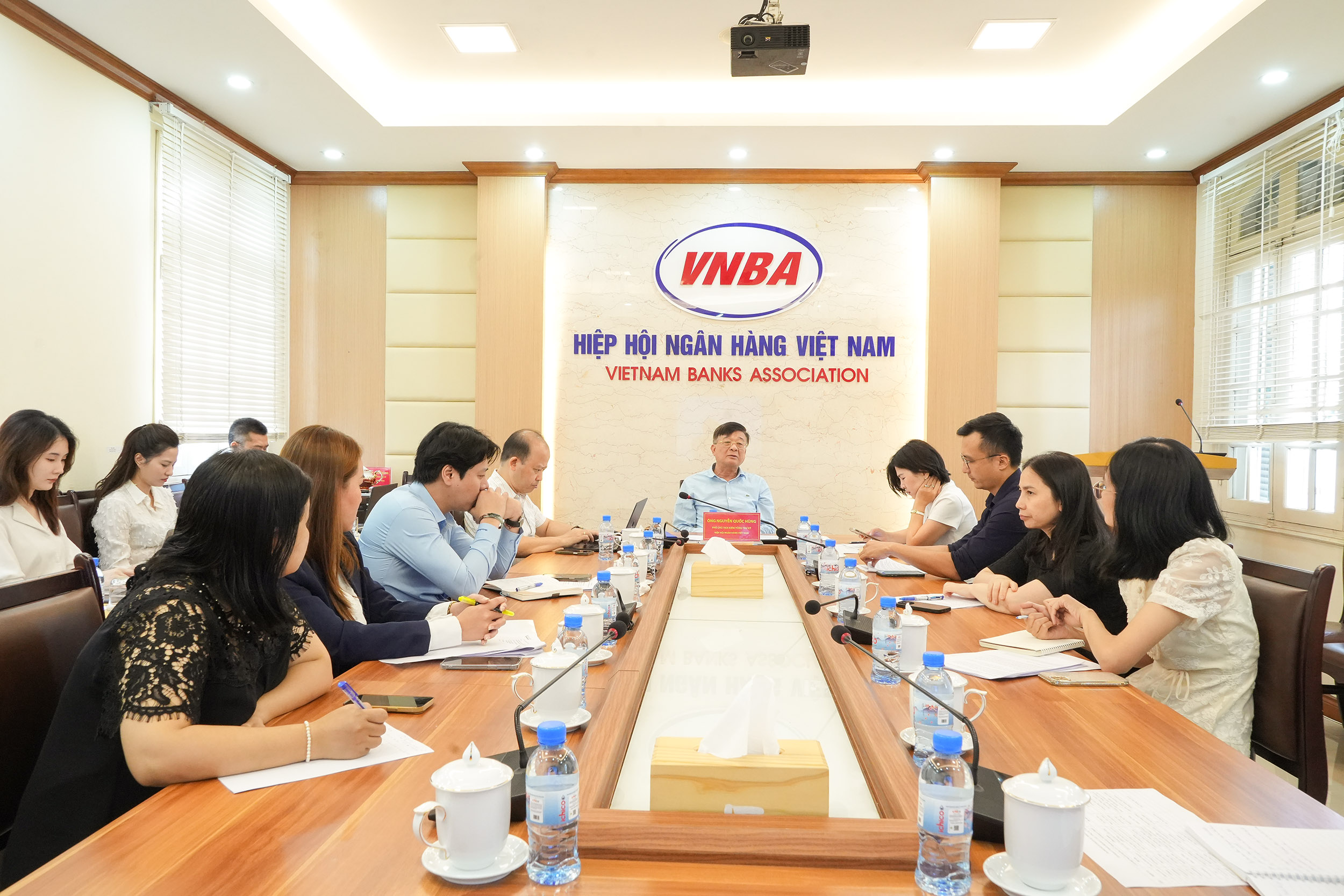 Quang cảnh cuộc họp