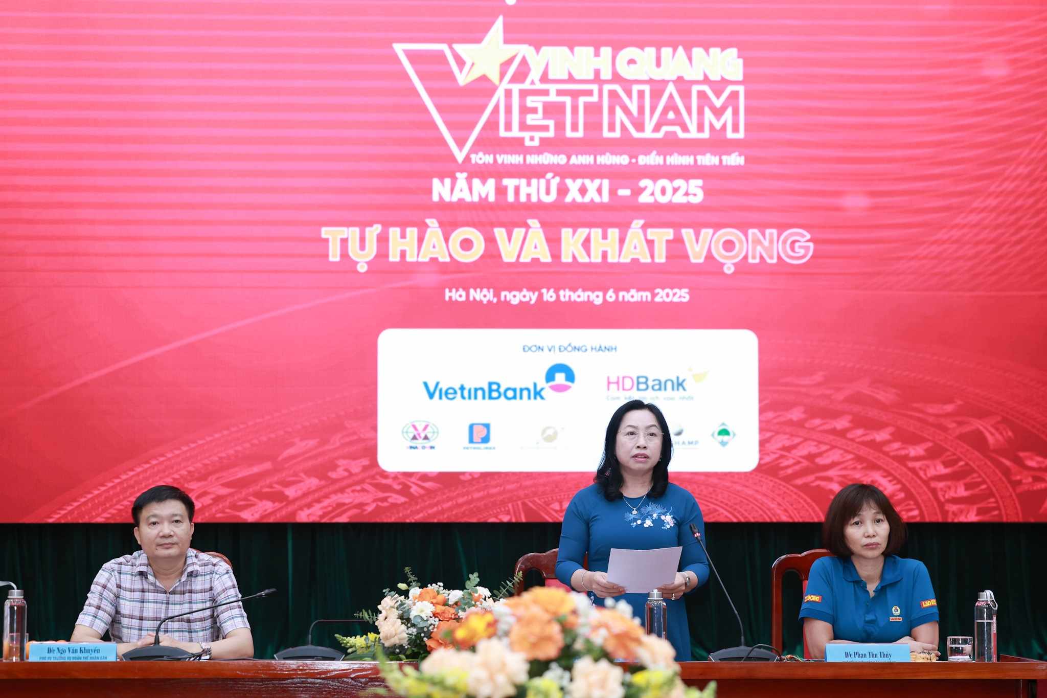 Bà Thái Thu Xương - Phó Chủ tịch Thường trực Tổng Liên đoàn Lao động Việt Nam phát biểu tại buổi bọp báo. (Ảnh: Hải Nguyễn)