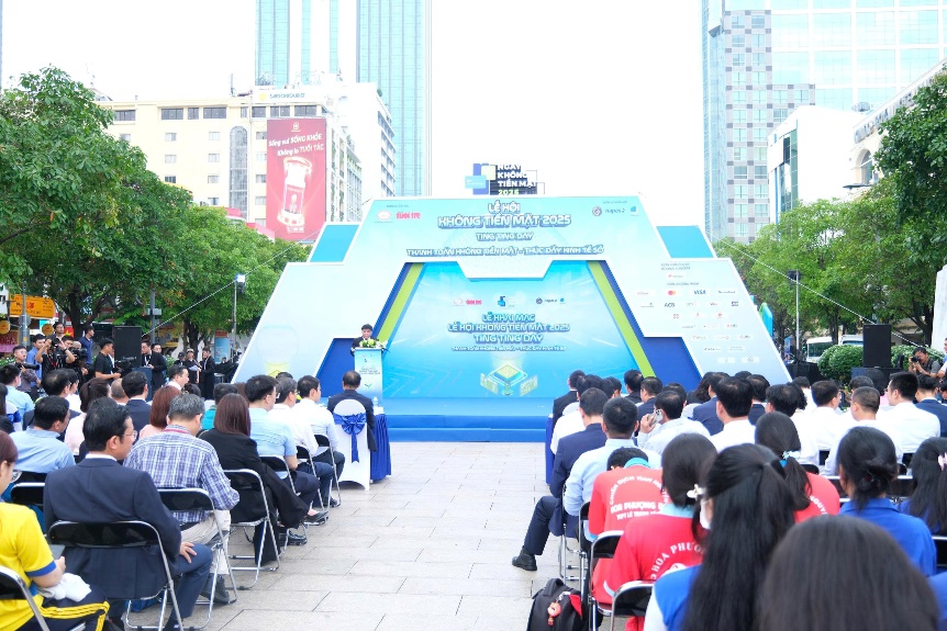 Toàn cảnh khai mạc lễ hội Ngày không tiền mặt 2025
