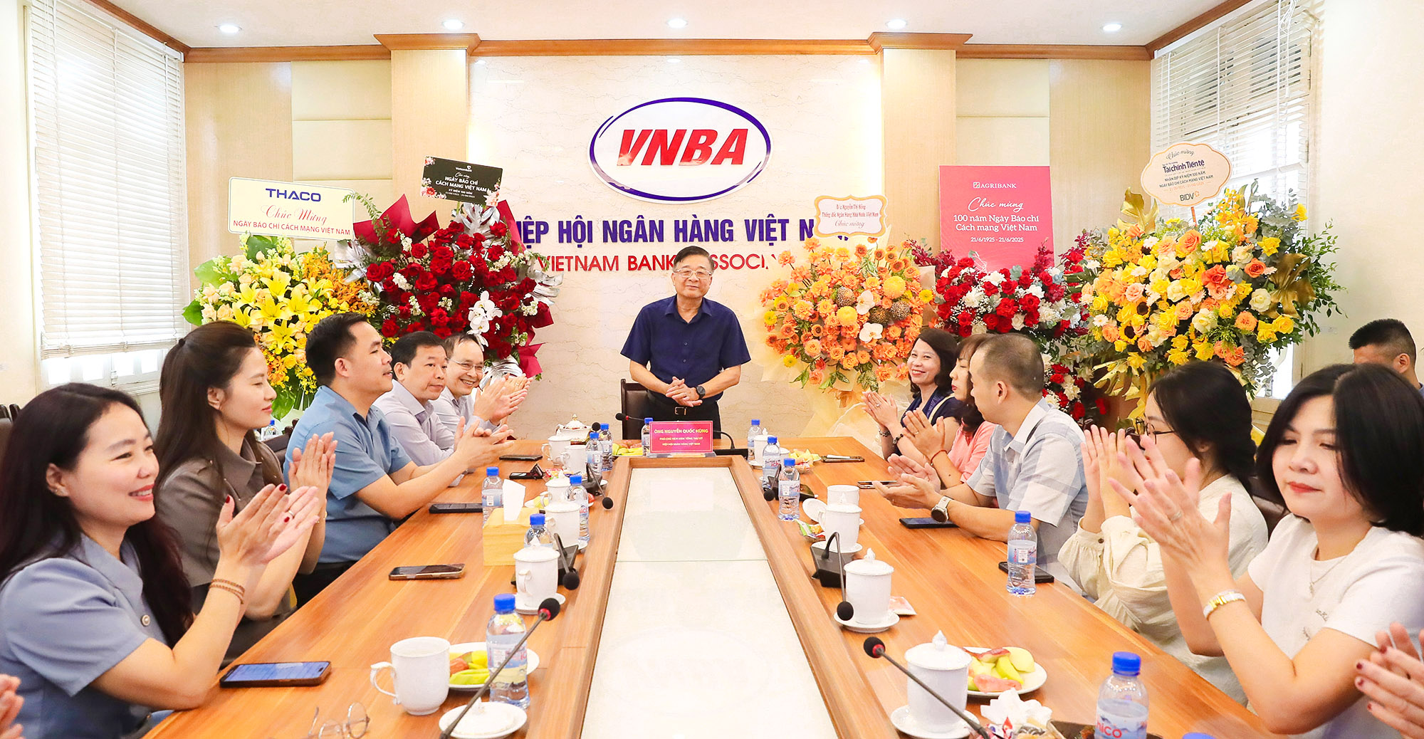 Phó Chủ tịch, Tổng Thư ký Nguyễn Quốc Hùng gặp mặt đội ngũ báo chí, truyền thông VNBA nhân dịp 100 năm Ngày Báo chí Cách mạng Việt Nam