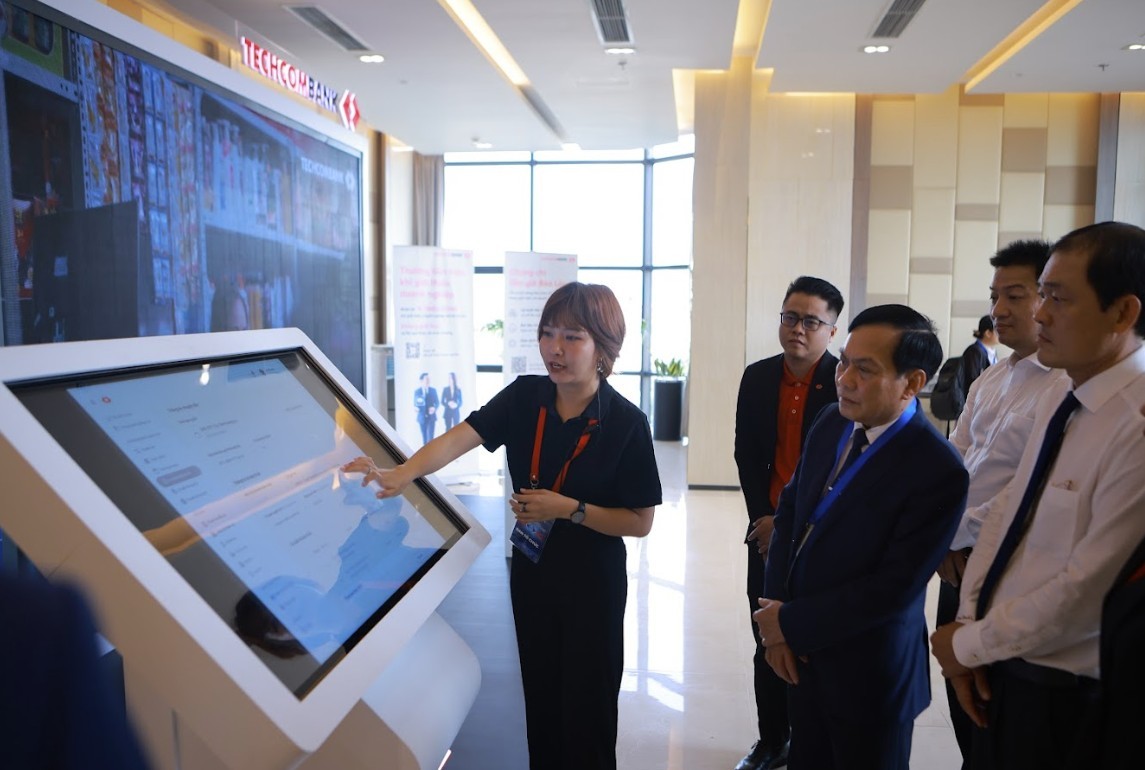 Techcombank đồng hành chuyển đổi số cùng doanh nghiệp Cần Thơ