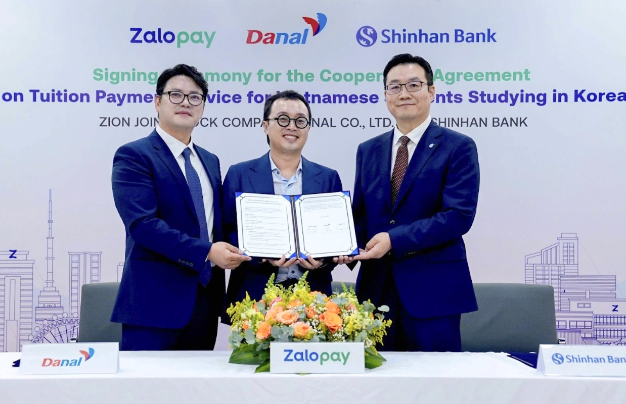 Đại diện lãnh đạo Zalopay, Danal và Shinhan Bank tại lễ ký kết thỏa thuận hợp tác