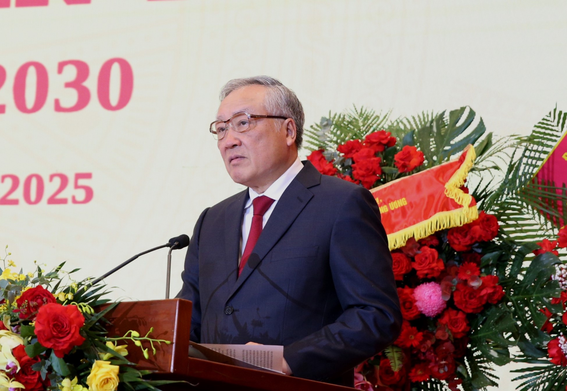 Phó Thủ tướng Thường trực Chính phủ Nguyễn Hòa Bình phát biểu chỉ đạo Đại hội đại biểu lần thứ XV (nhiệm kỳ 2025-2030) của Đảng bộ BIDV - Ảnh: VGP/Đình Hải