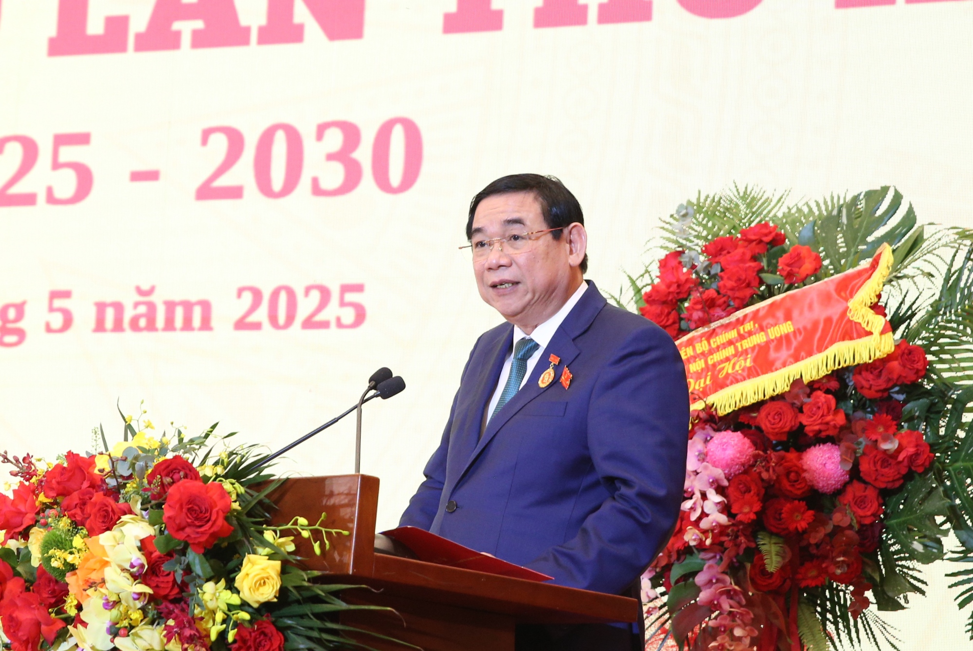 Ông Phan Đức Tú Bí thư Đảng ủy Ngân hàng TMCP Đầu tư và Phát triển Việt Nam (khóa XIV) Chủ tịch HĐQT báo cáo tại Đại hội - Ảnh: VGP/Đình Hải