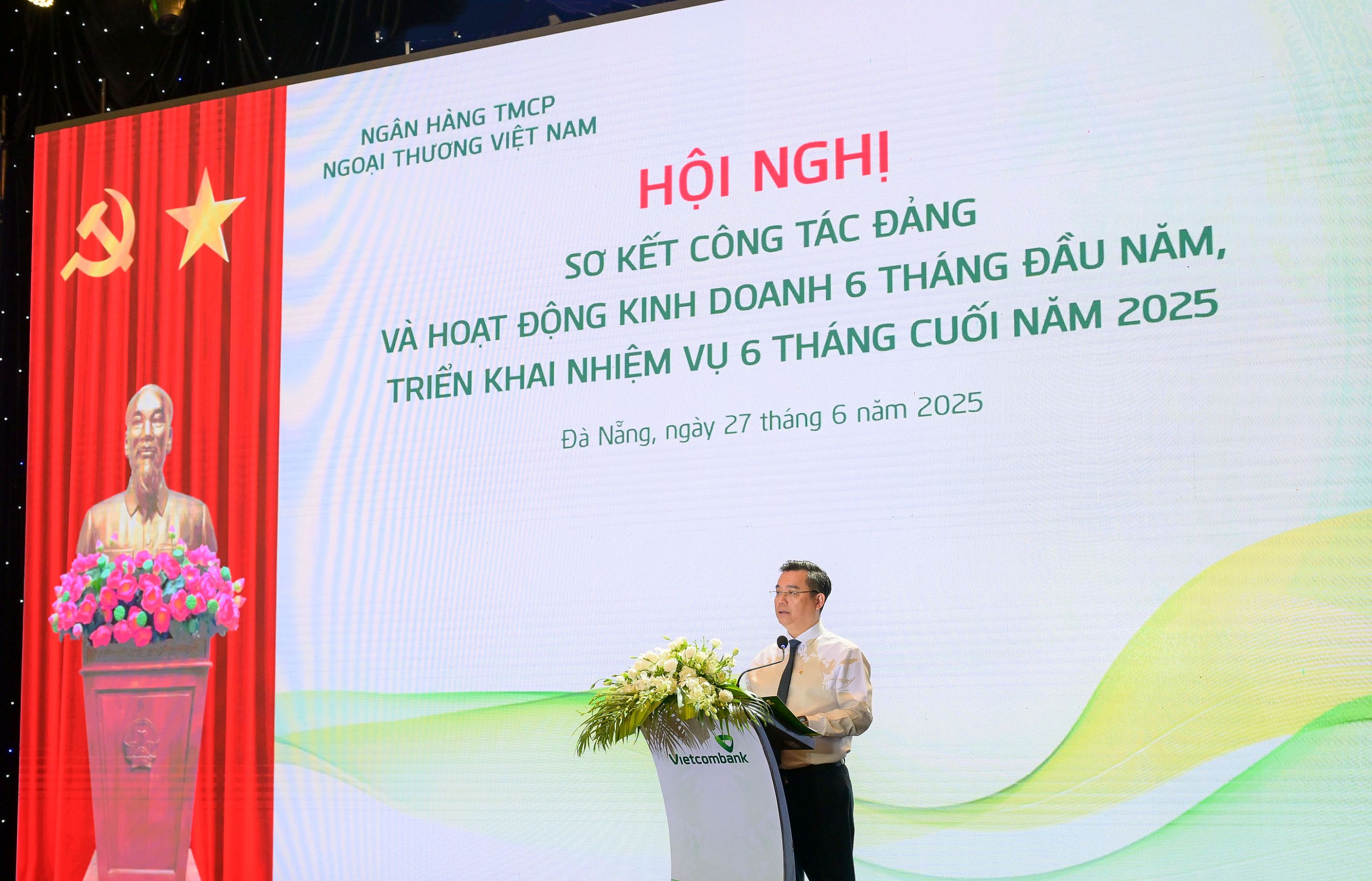 Đ/c Nguyễn Thanh Tùng - Bí thư Đảng ủy, Chủ tịch HĐQT Ngân hàng Vietcombank phát biểu khai mạc Hội nghị