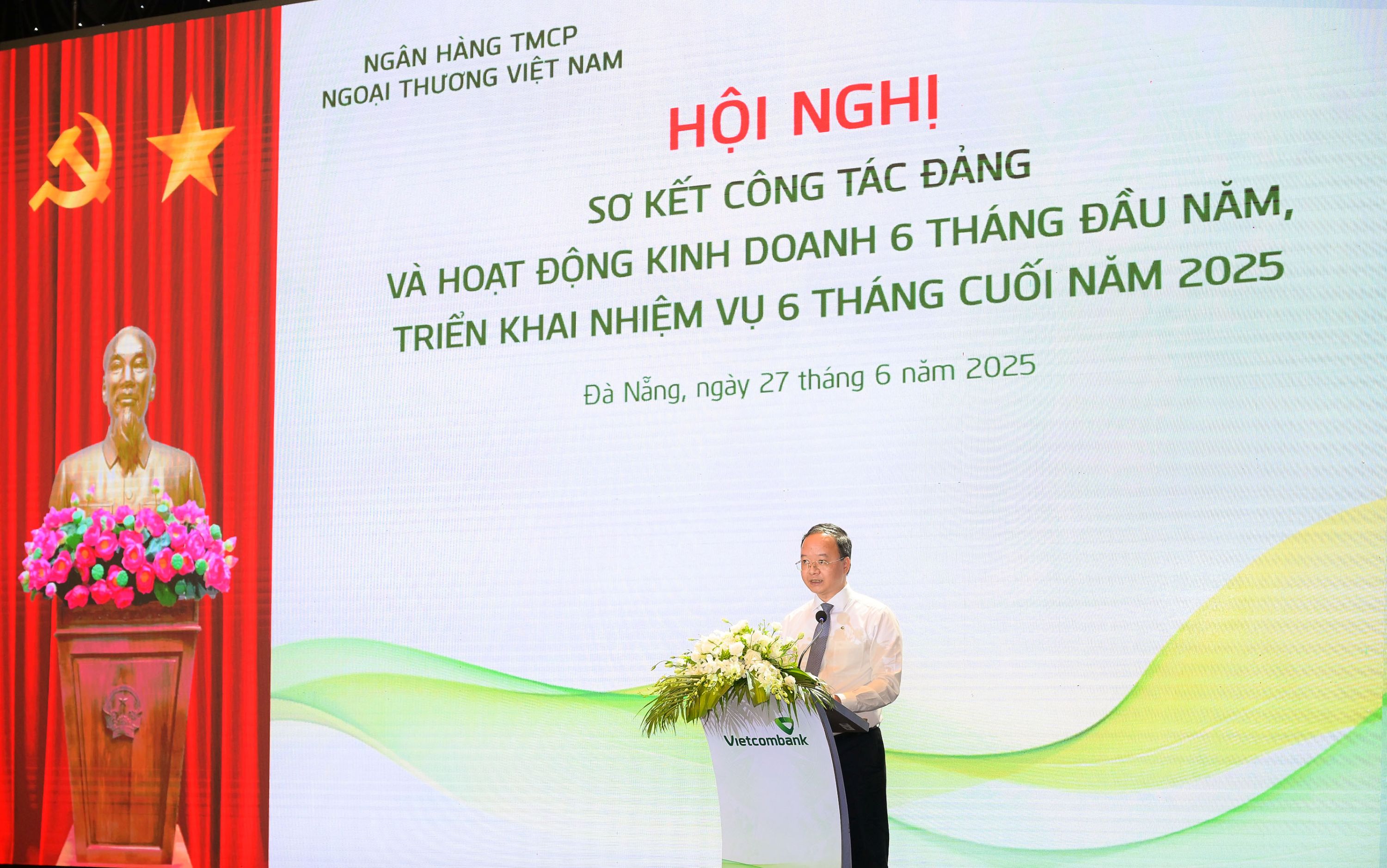 Đ/c Lê Quang Vinh - Phó Bí thư Đảng ủy, Tổng Giám đốc phát biểu về phương hướng triển khai nhiệm vụ 6 tháng cuối năm của Vietcombank