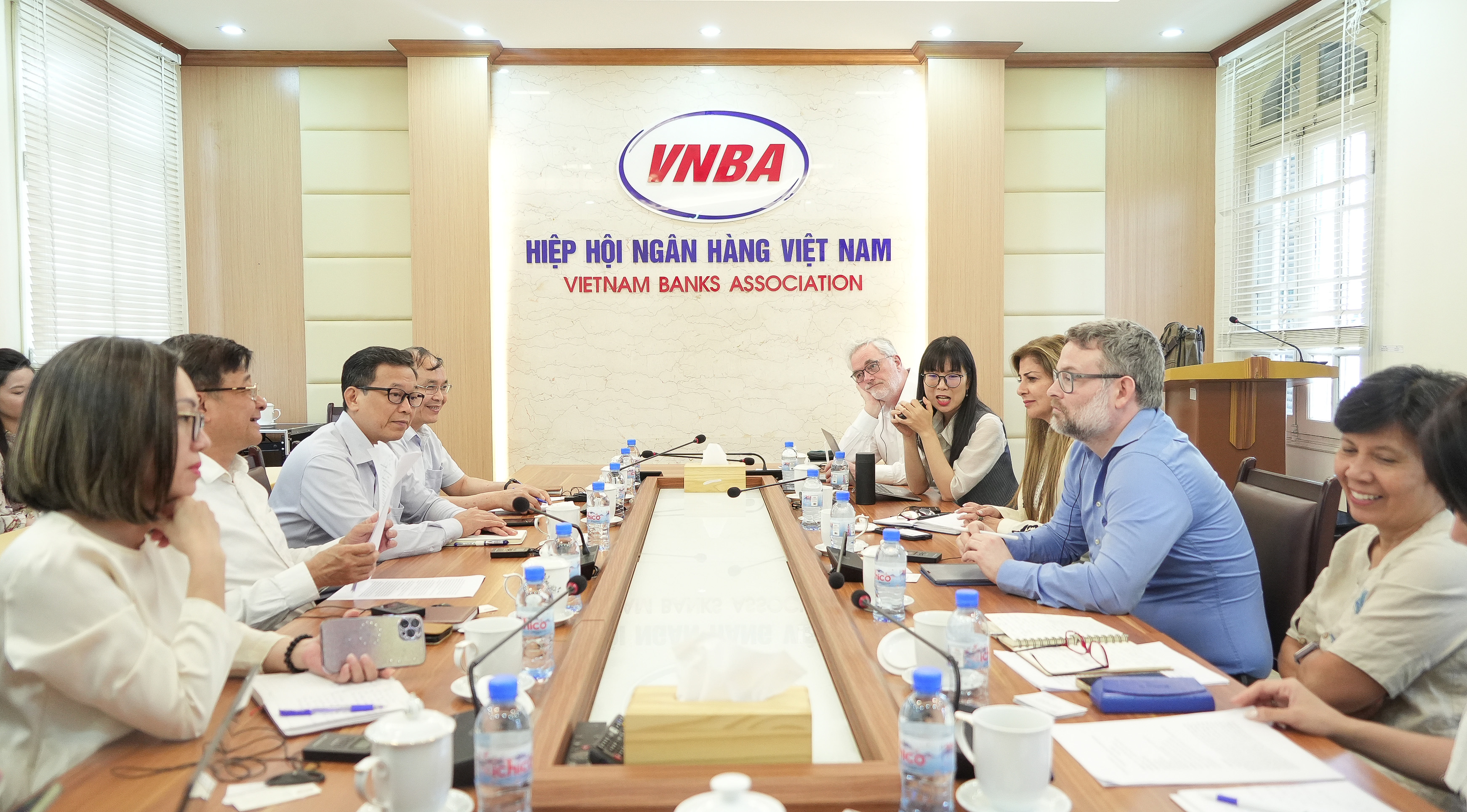 Quang cảnh buổi làm việc