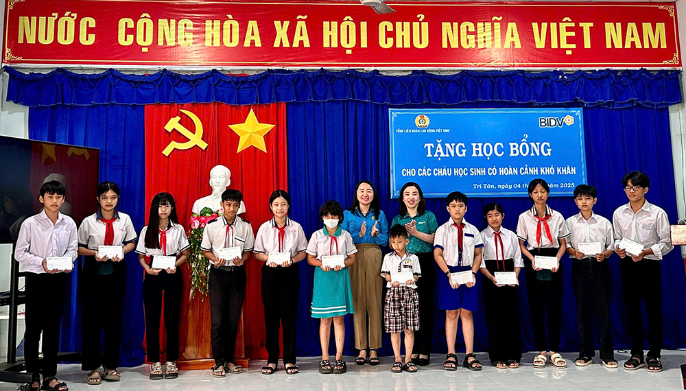 BIDV đồng hành xóa nhà tạm, hỗ trợ phụ nữ và trẻ em vùng biên