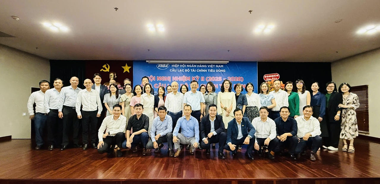 Các đại biểu chụp ảnh lưu niệm