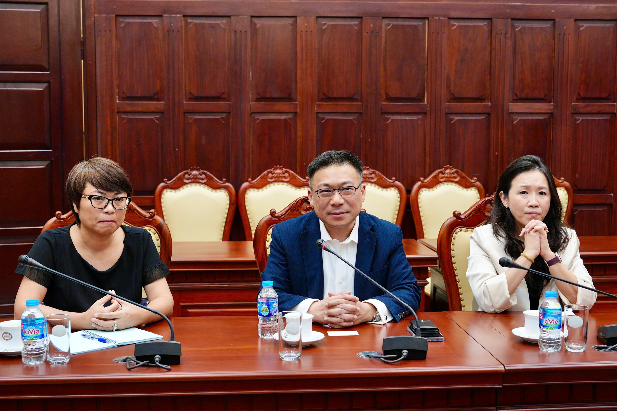 Ông Kevin Wong - Tổng Giám đốc điều hành khu vực Châu Á - Thái Bình Dương, Trưởng đoàn SWIFT phát biểu tại buổi gặp mặt
