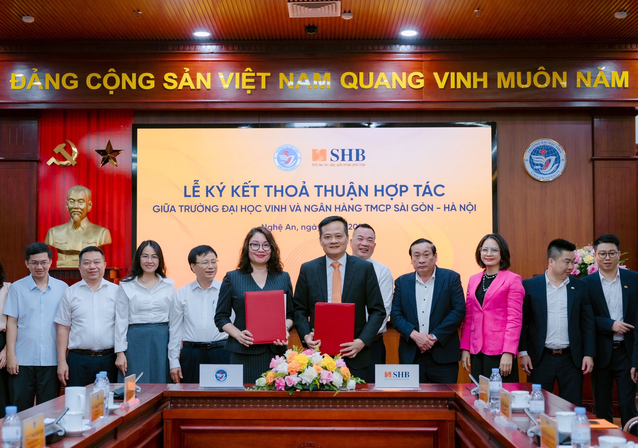 hợp tác