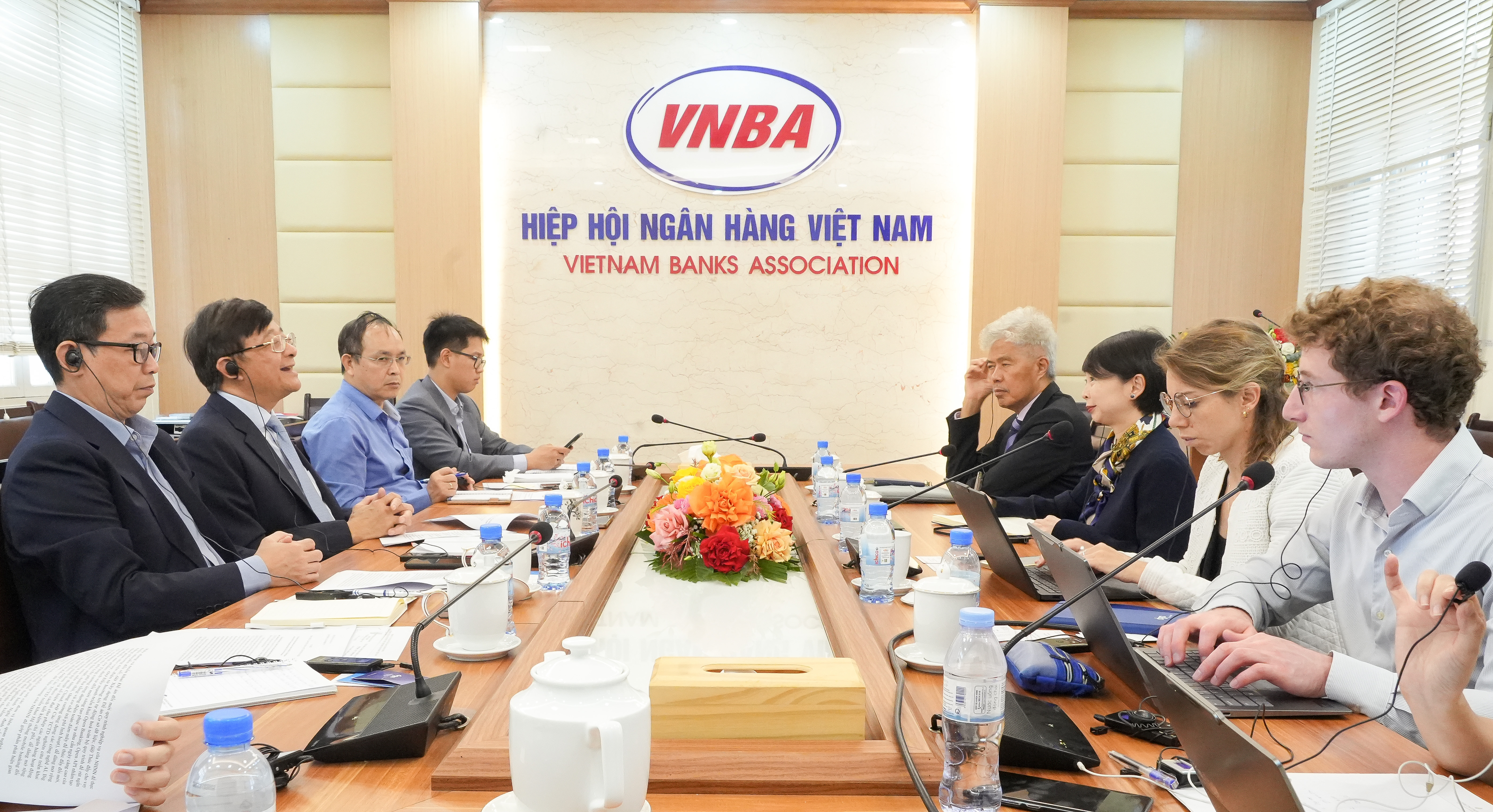 Quang cảnh buổi làm việc