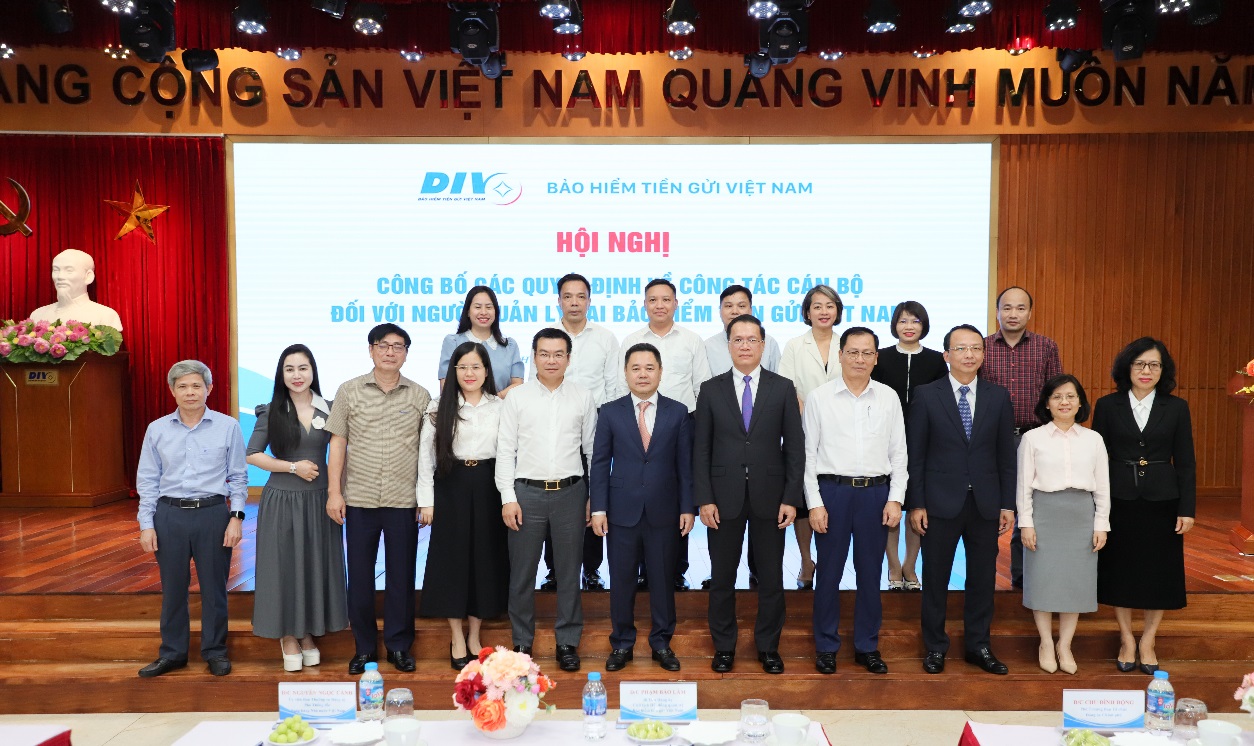 Công bố các Quyết định về công tác cán bộ tại Bảo hiểm tiền gửi Việt Nam