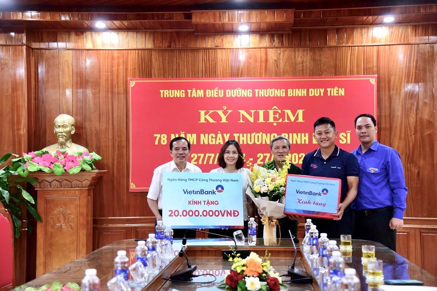 Đoàn Công tác trao quà tại Trung tâm Điều dưỡng thương binh Duy Tiên, tỉnh Ninh Bình