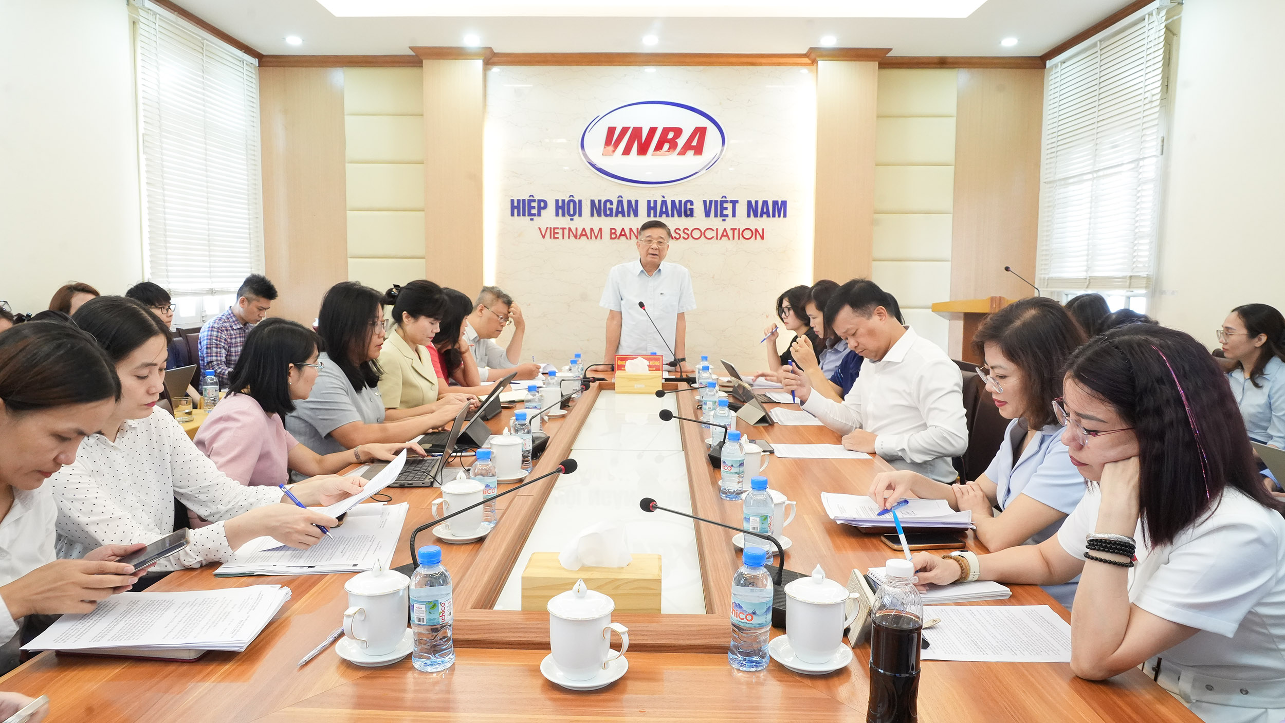 Quang cảnh cuộc họp