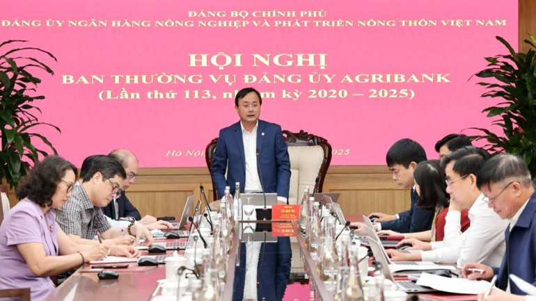 Đồng chí Tô Huy Vũ - Bí thư Đảng ủy, Chủ tịch HĐTV Agribank phát biểu tại Hội nghị Ban Thường vụ Đảng ủy Agribank lần thứ 113, nhiệm kỳ 2020-2025