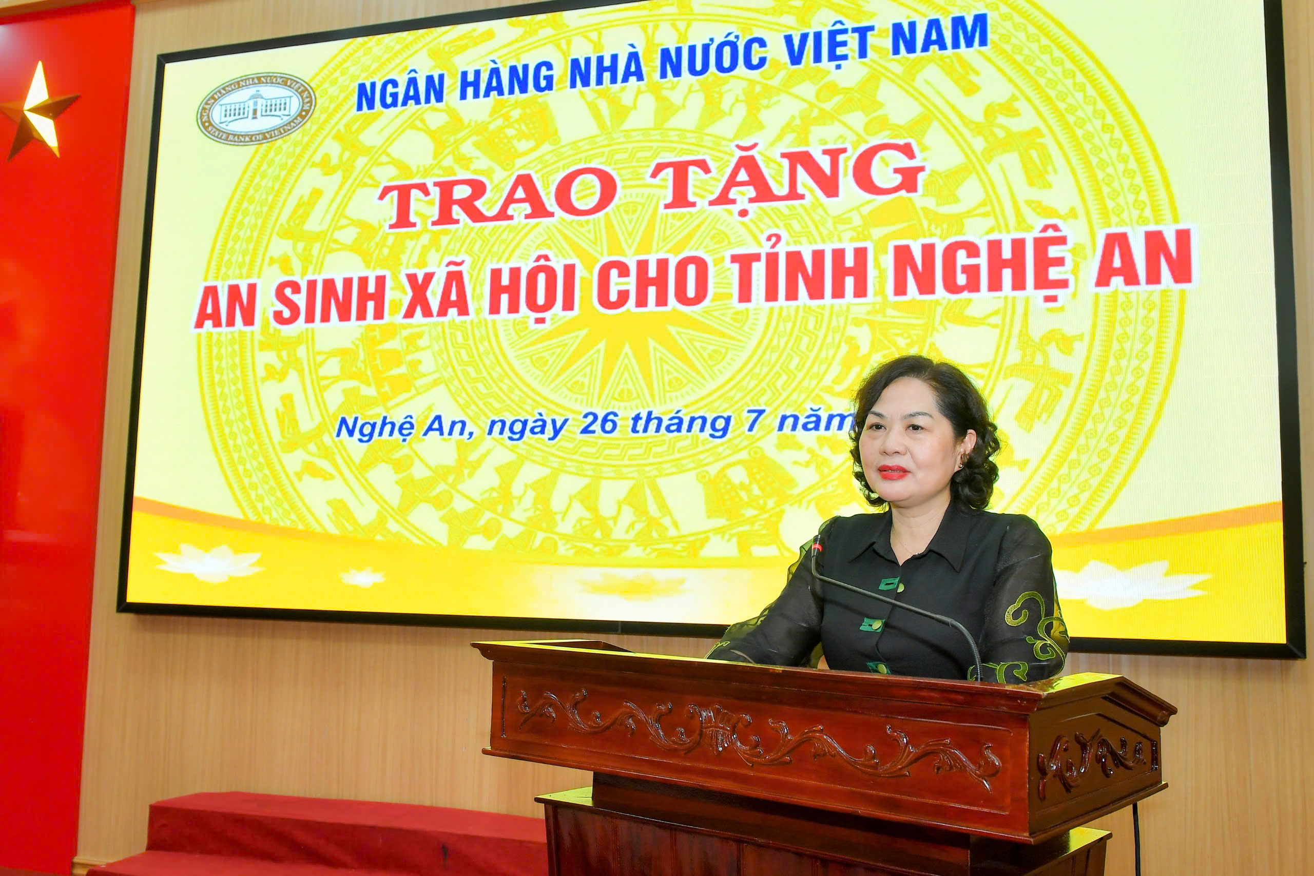 Thống đốc NHNN Nguyễn Thị Hồng chia sẻ với những khó khăn của Nghệ An sau bão