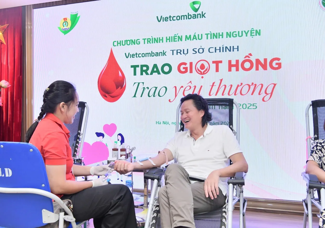 Phó Tổng Giám đốc Nguyễn Văn Tuân tham gia chương trình hiến máu tình nguyện