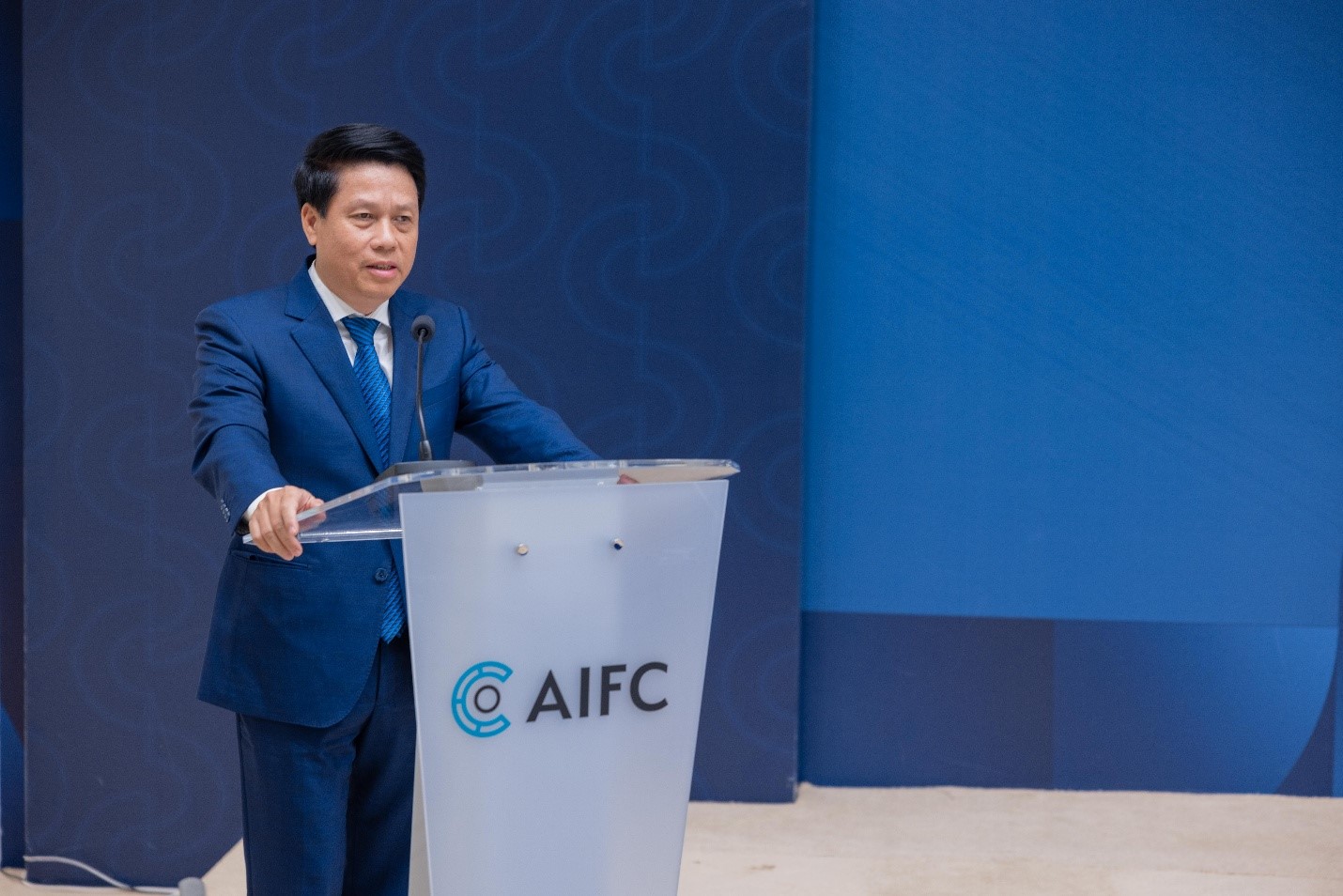 Phó Thống đốc Phạm Tiến Dũng phát biểu tại cuộc gặp với Cơ quan quản lý AIFC