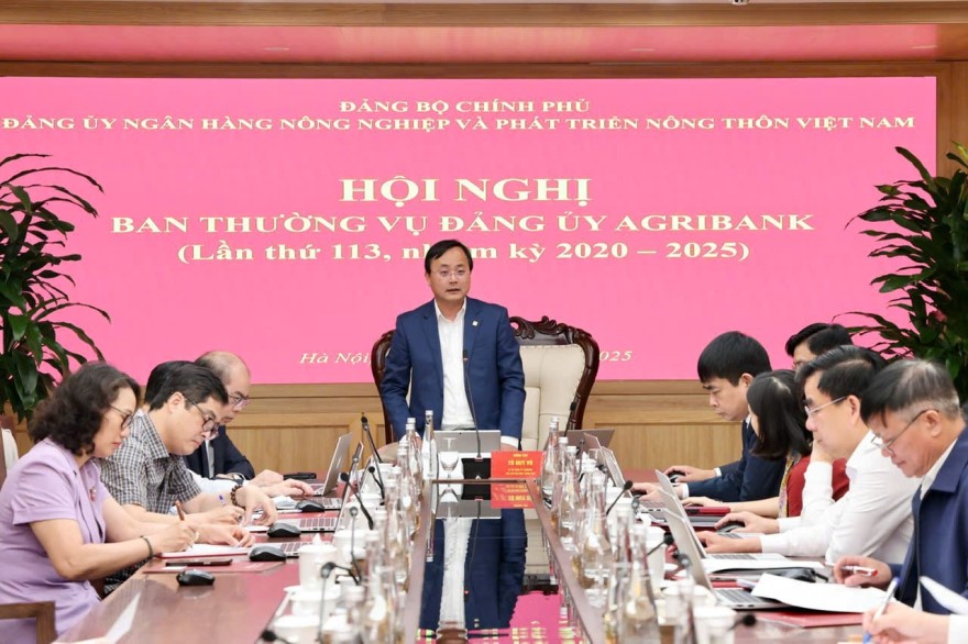 Đồng chí Tô Huy Vũ, Bí thư Đảng ủy, Chủ tịch HĐTV Agribank phát biểu chỉ đạo tại Hội nghị Ban thường vụ Đảng ủy Agribank lần thứ 113, nhiệm kỳ 2020 - 2025