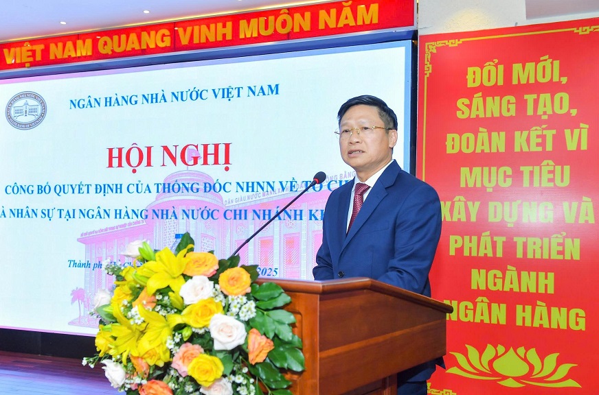 Ông Võ Minh Tuấn - Giám đốc NHNN Khu vực 2 tiếp thu các ý kiến chỉ đạo của Ban lãnh đạo NHNN Việt Nam và UBND TP. Hồ Chí Minh và tỉnh Đồng Nai