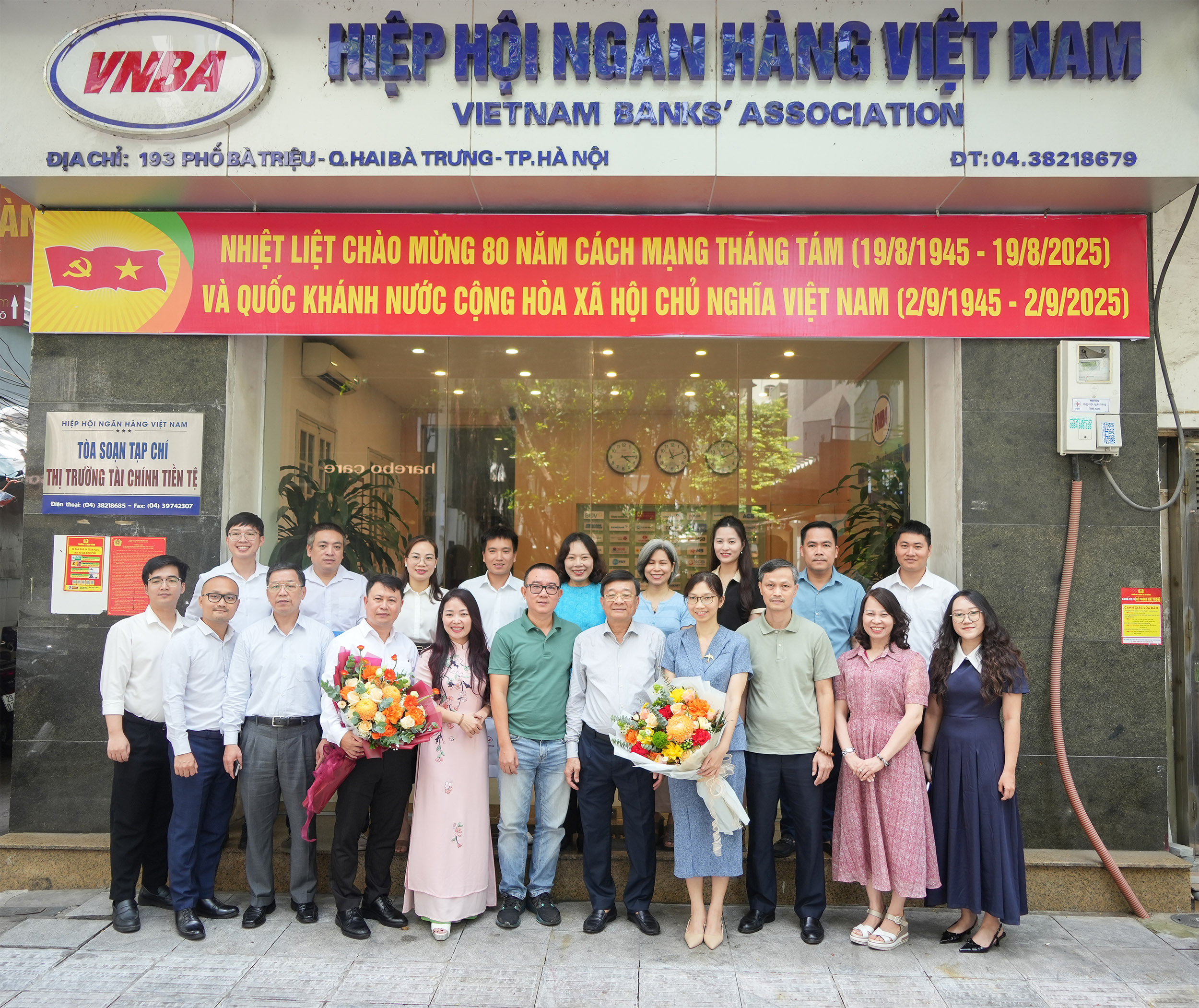Đại diện lãnh đạo VNBA KCI và FCBV chụp hình lưu niệm
