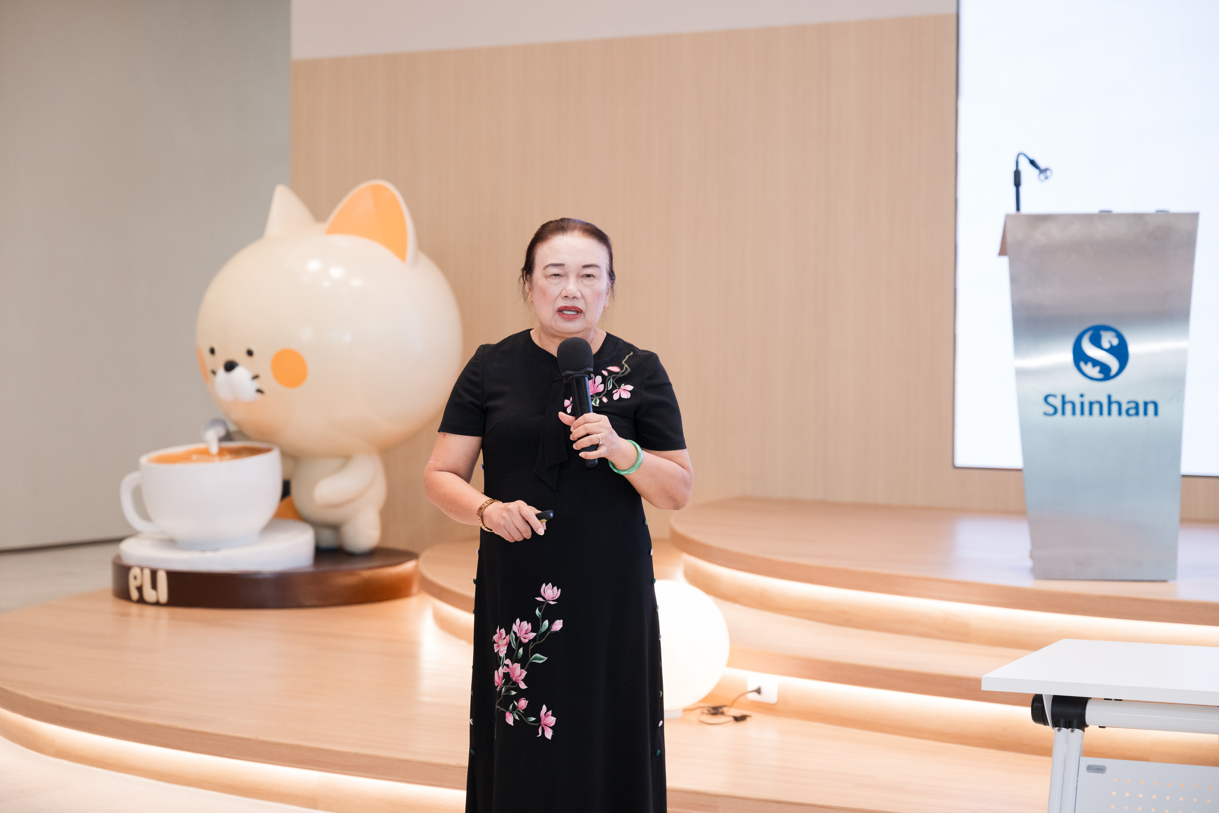 Shinhan Bank Vietnam accompanies households in business transformation