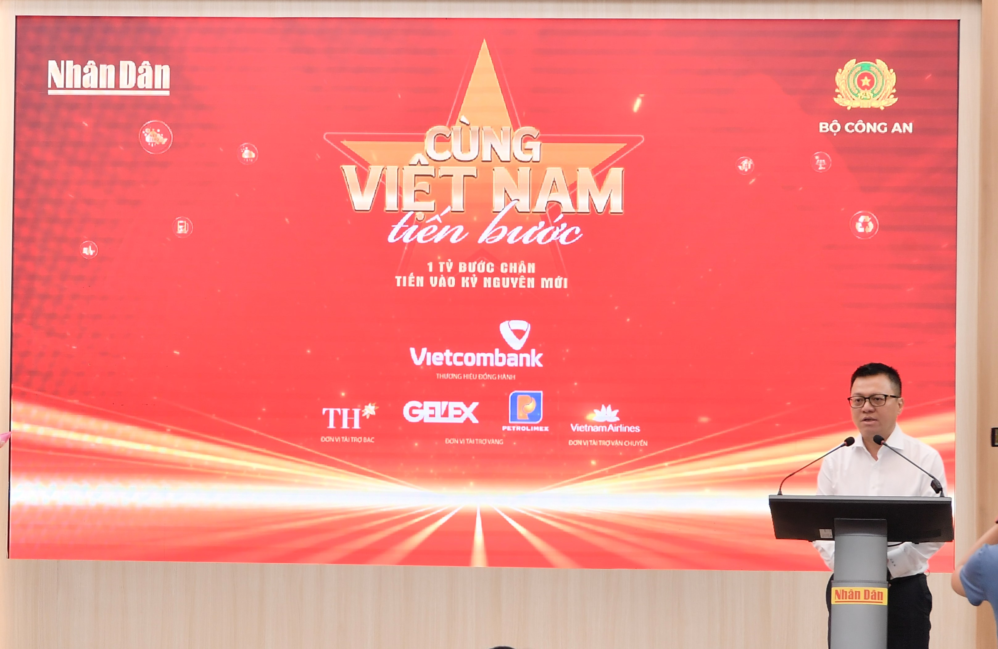 Đồng chí Lê Quốc Minh - Ủy viên BCH Trung ương Đảng, Tổng Biên tập Báo Nhân Dân, Phó Trưởng Ban Tuyên giáo và Dân vận Trung ương, Chủ tịch Hội Nhà báo Việt Nam phát biểu