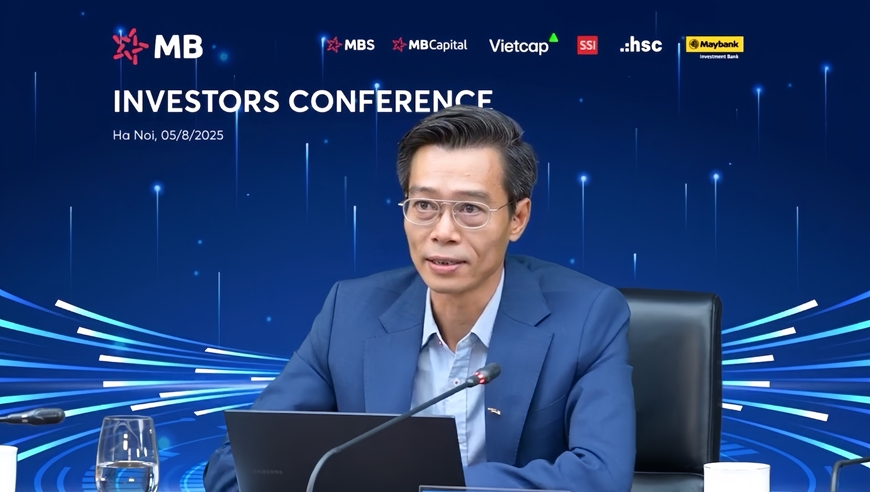  Ông Đàm Nhân Đức, Kinh tế trưởng MB phát biểu tại hội nghị. Ảnh: THANH LỊCH