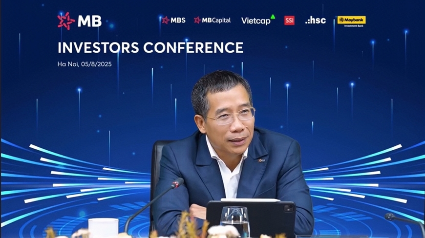 Thiếu tướng Lưu Trung Thái, Chủ tịch Hội đồng quản trị MB phát biểu tại hội nghị. Ảnh: THANH LỊCH