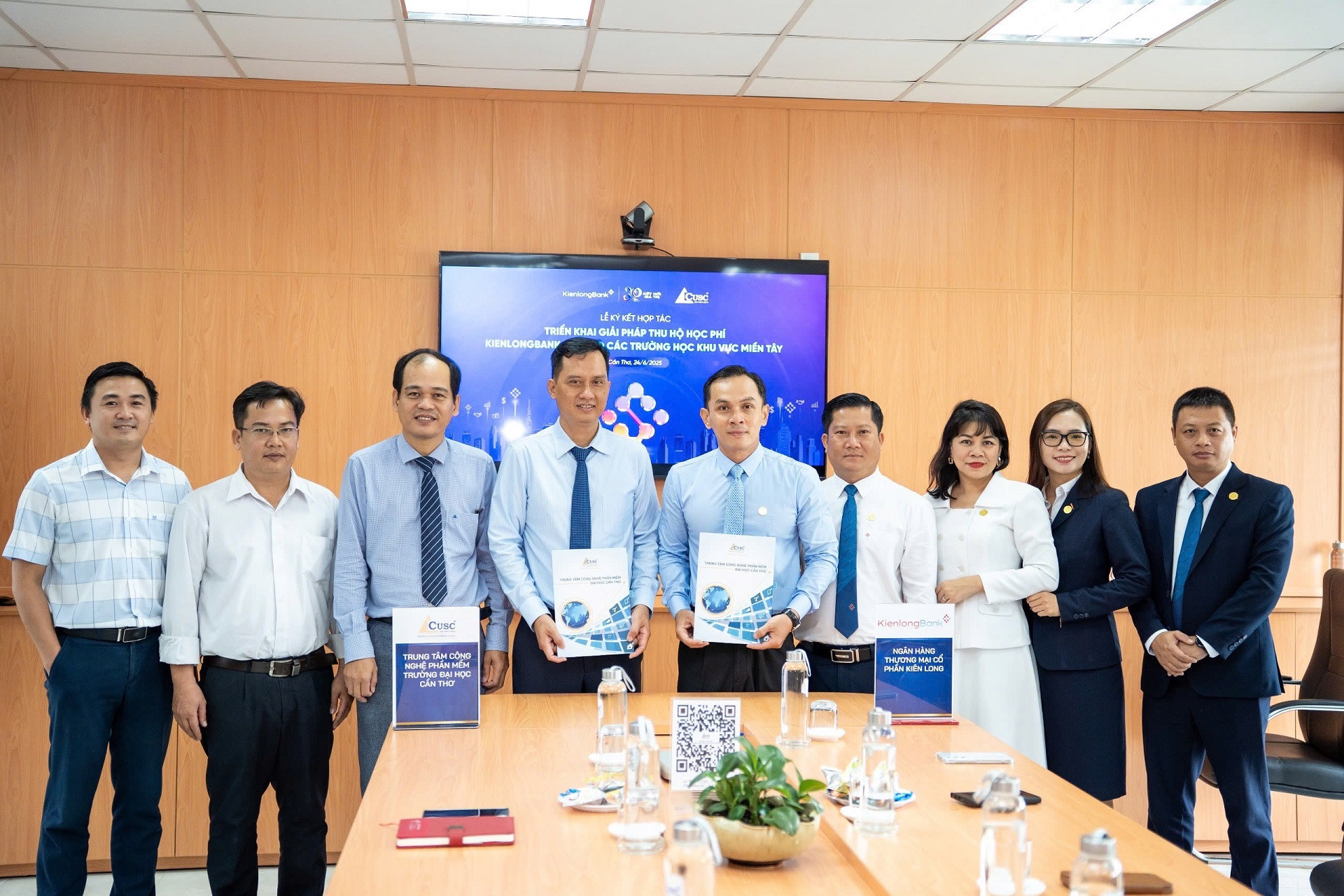 KienlongBank giới thiệu giải pháp thanh toán số cho các bệnh viện và trường học