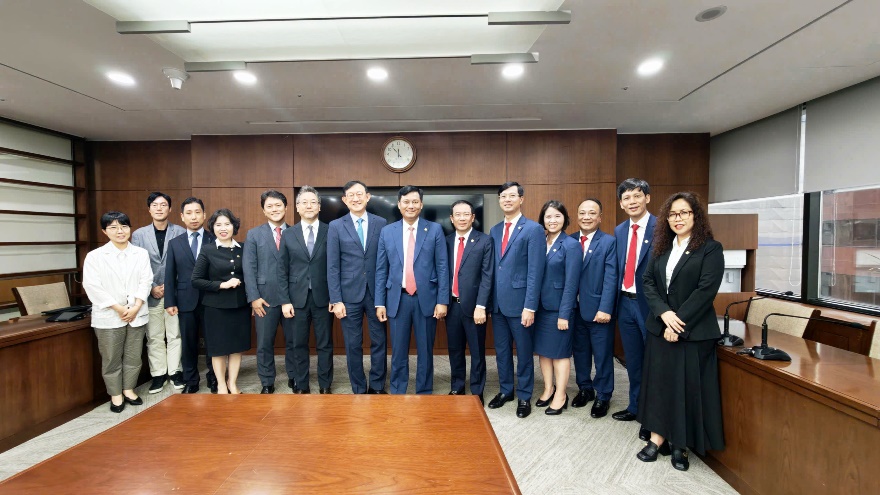 Đoàn lãnh đạo cấp cao Agribank tới thăm và làm việc với Đoàn lãnh đạo cấp cao Shinhan Bank