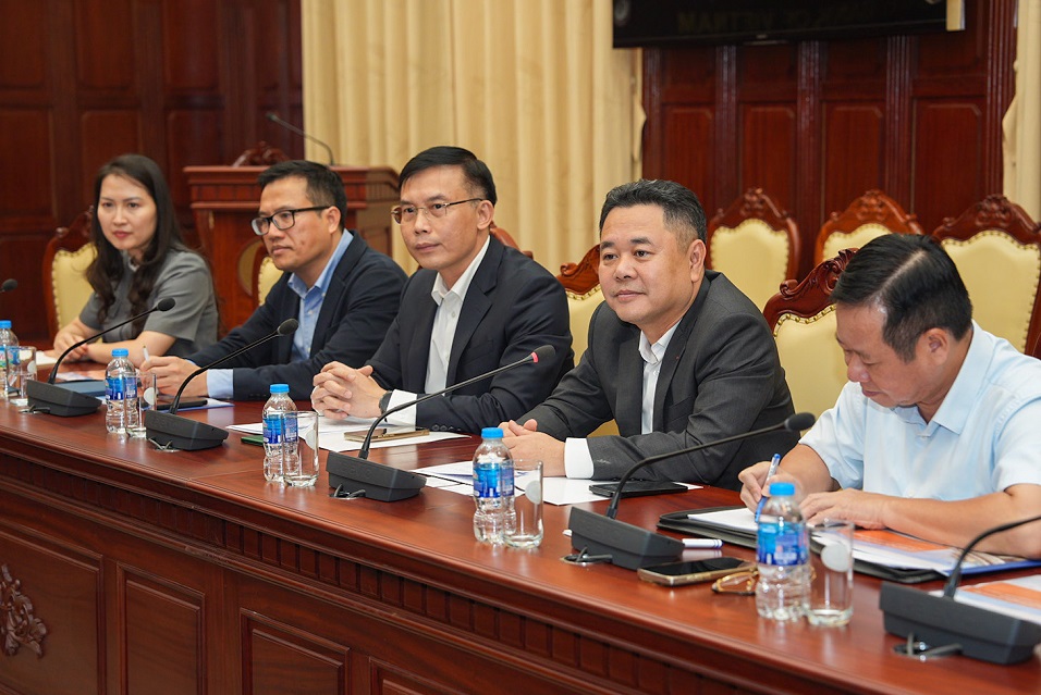 Phó Thống đốc NHNN Nguyễn Ngọc Cảnh chia sẻ thông tin tại buổi làm việc
