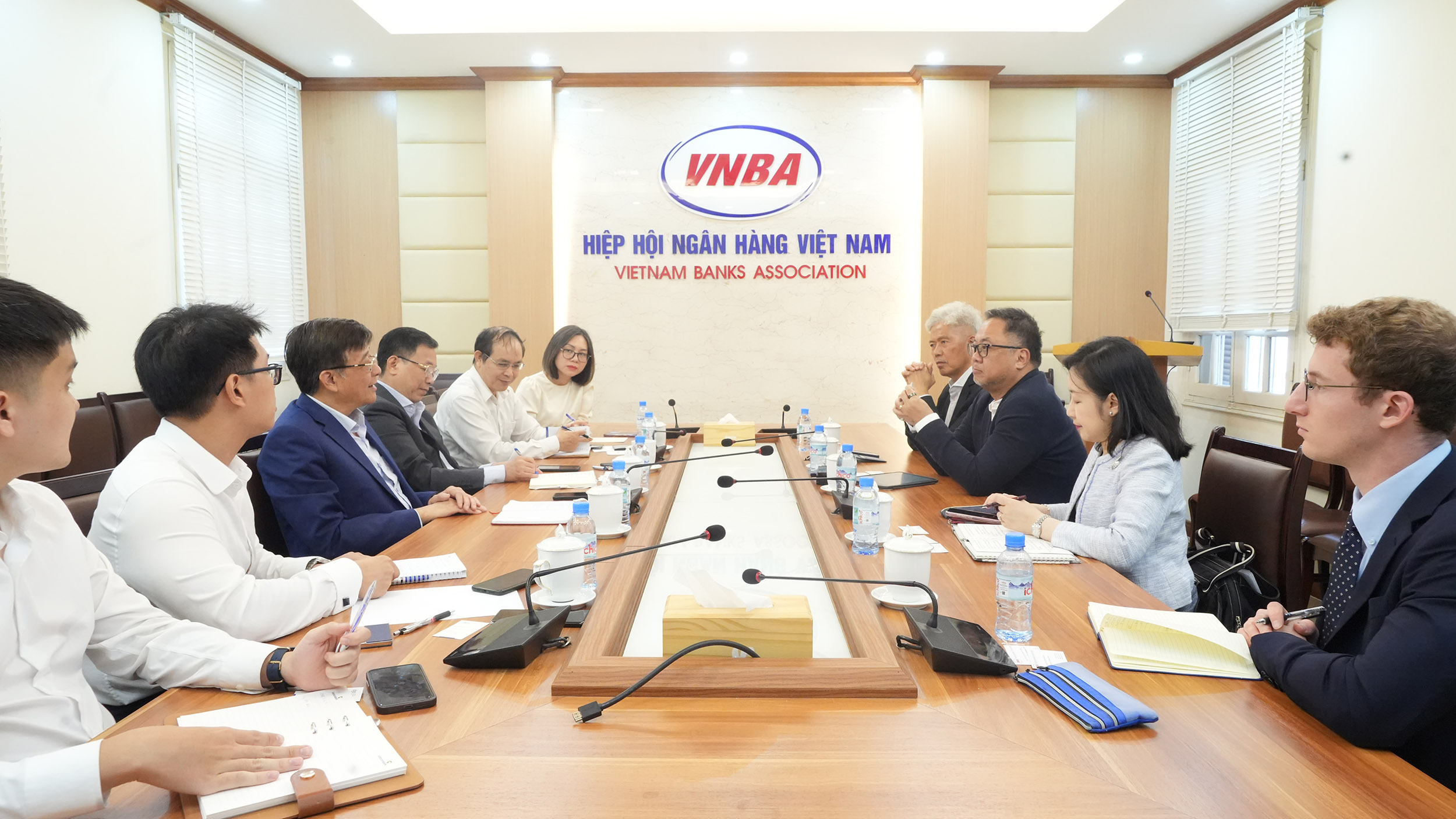 Quang cảnh buổi làm việc