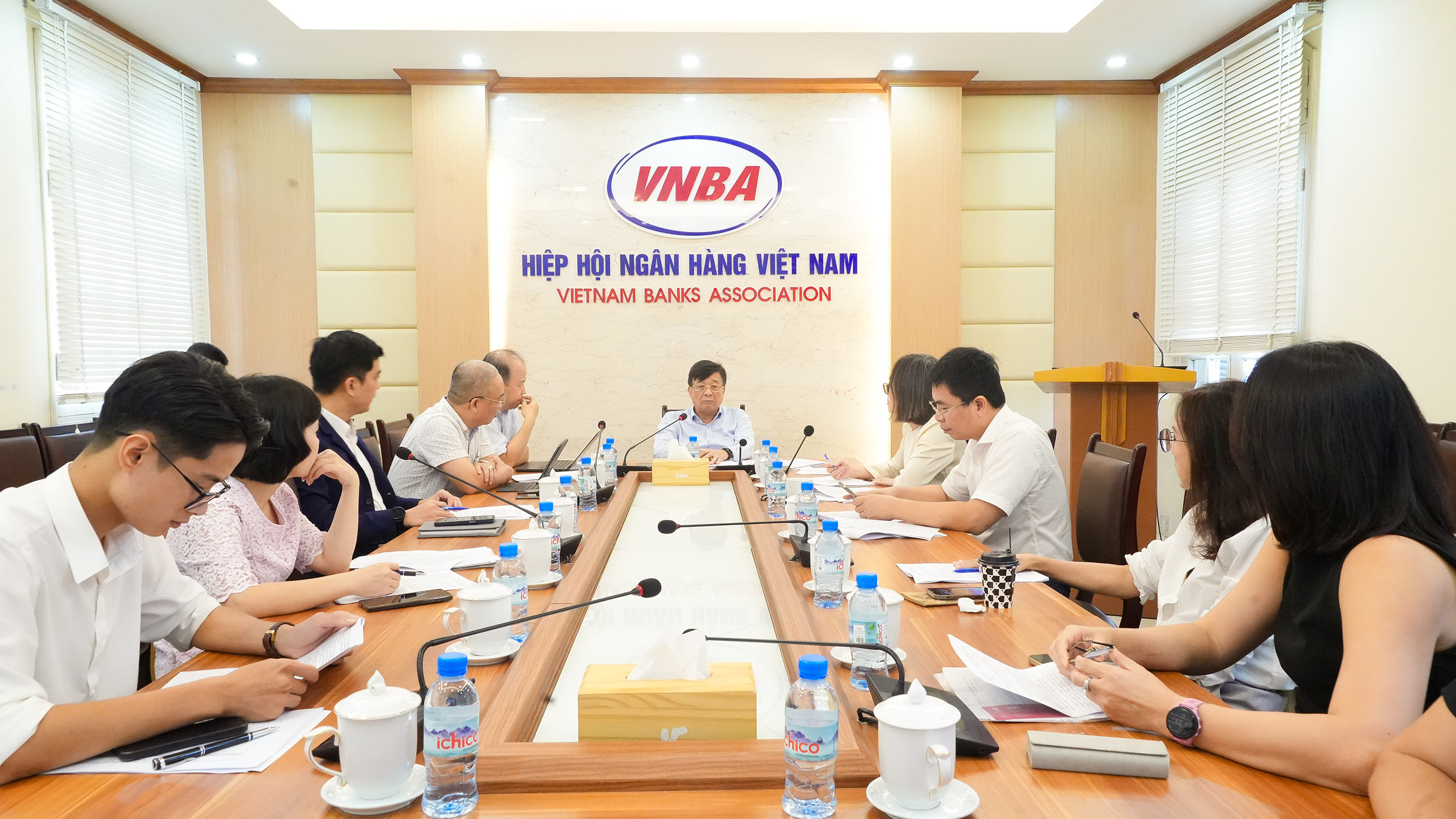 Quang cảnh cuộc họp