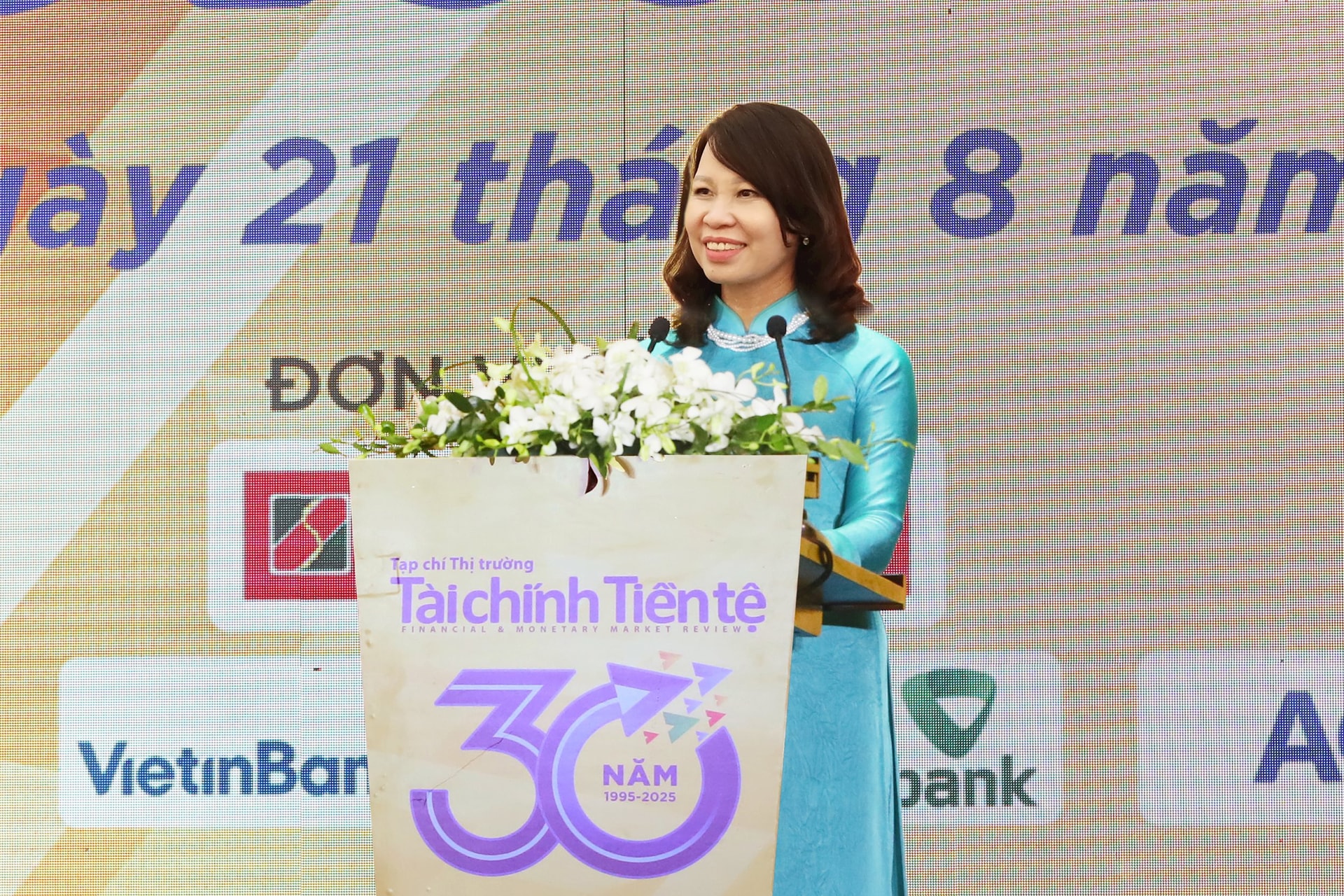 Bà Trần Thị Thanh Bích, Tổng Biên tập Tạp chí Thị trường Tài chính Tiền tệ phát biểu. Ảnh: Huy Hoàng