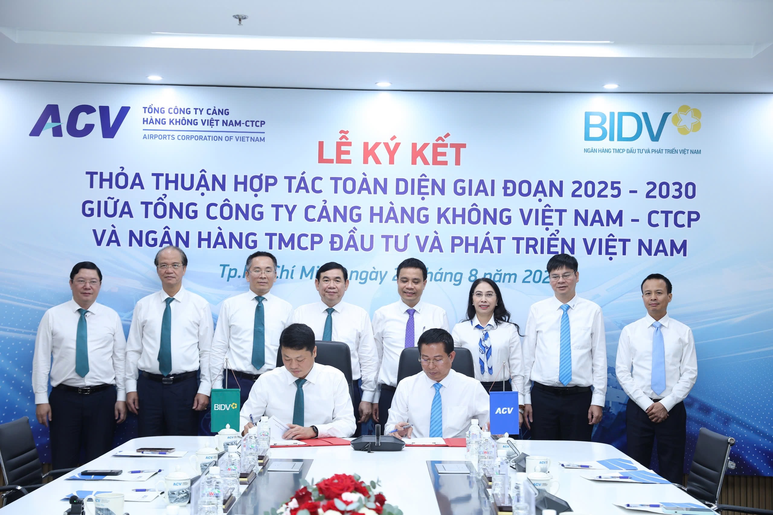 hợp tác